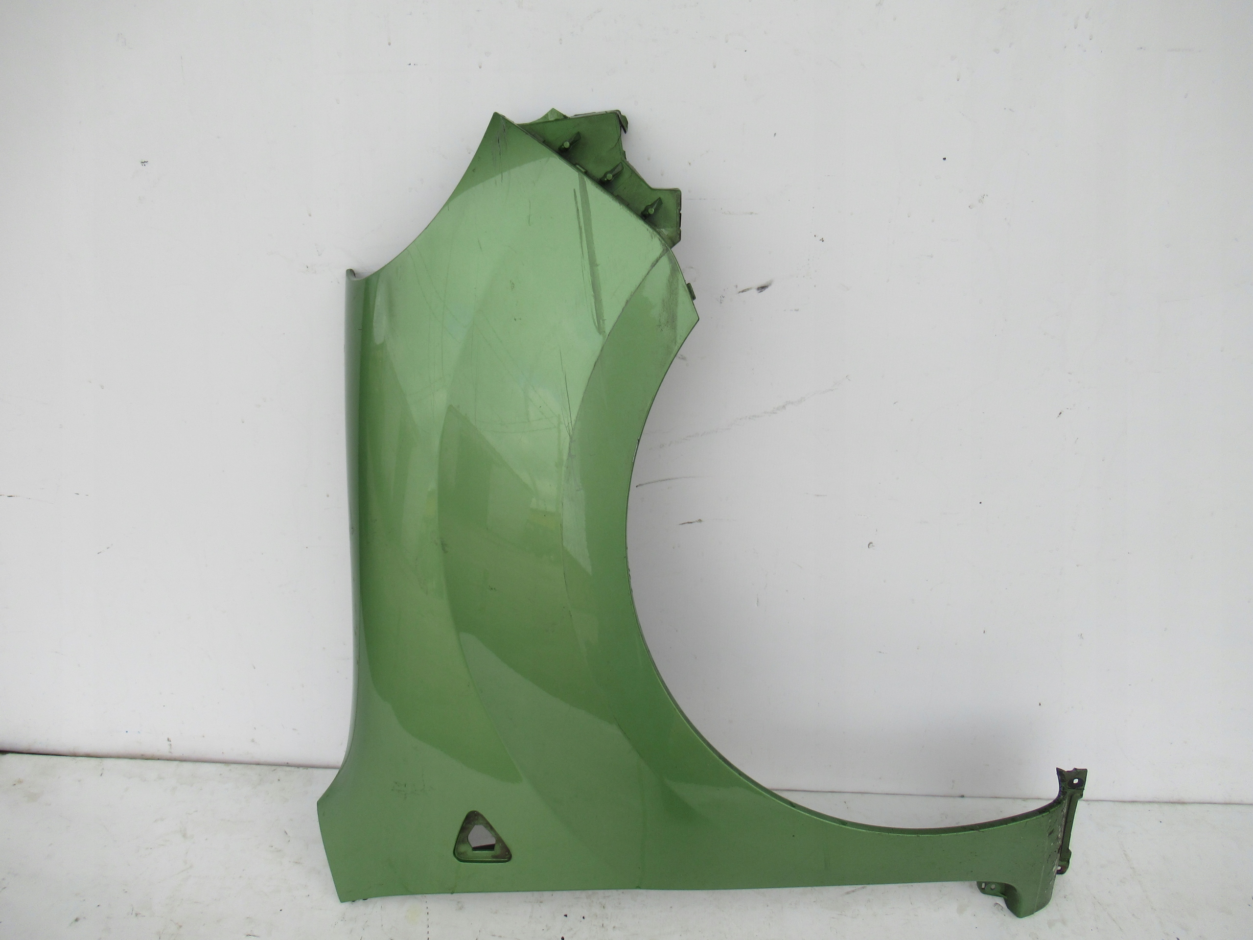 PRAVÝ PREDNÝ BLATNÍK RENAULT KANGOO 08-