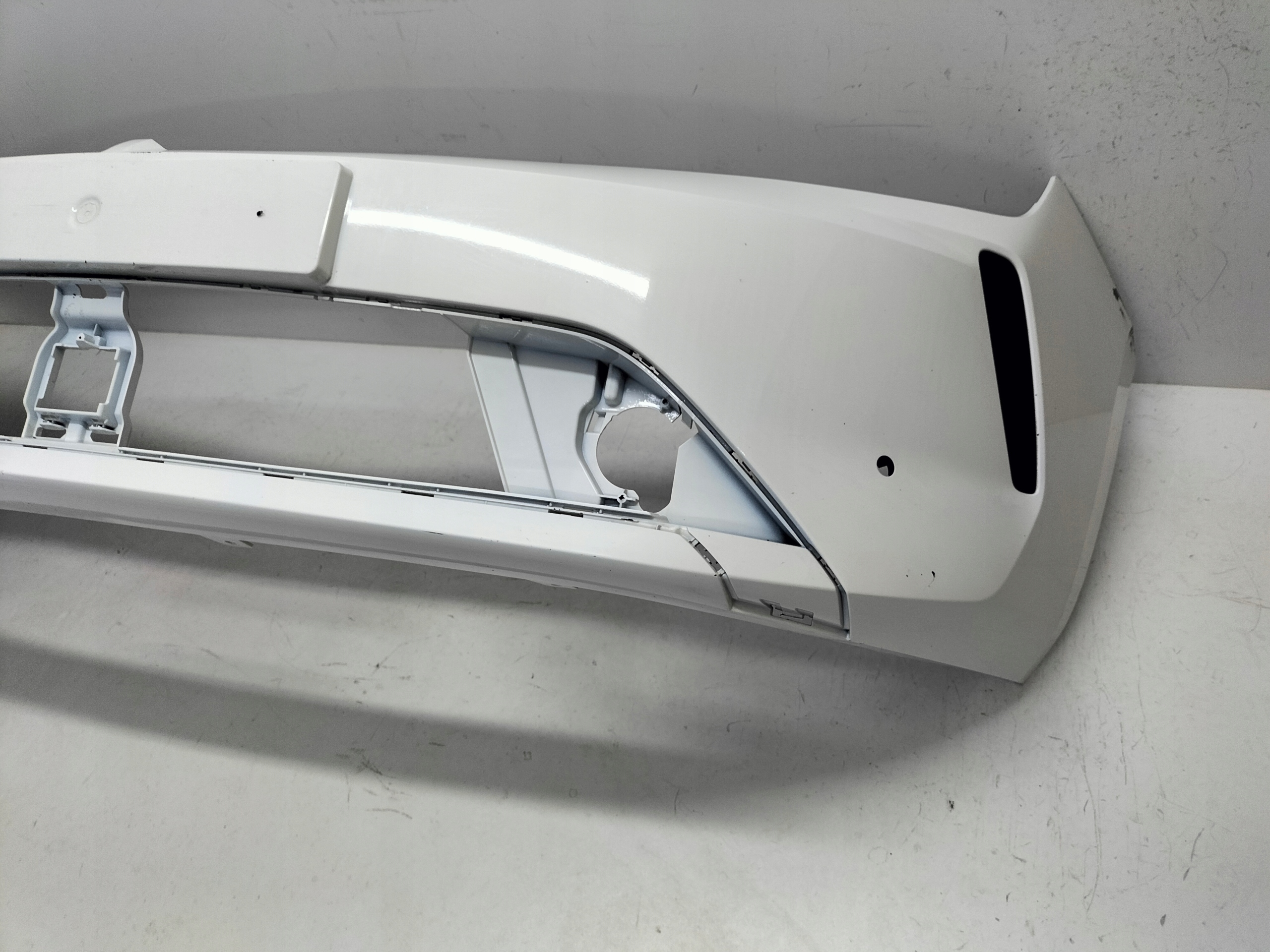 PREDNÝ NÁRAZNÍK OPEL ASTRA VI L 22-