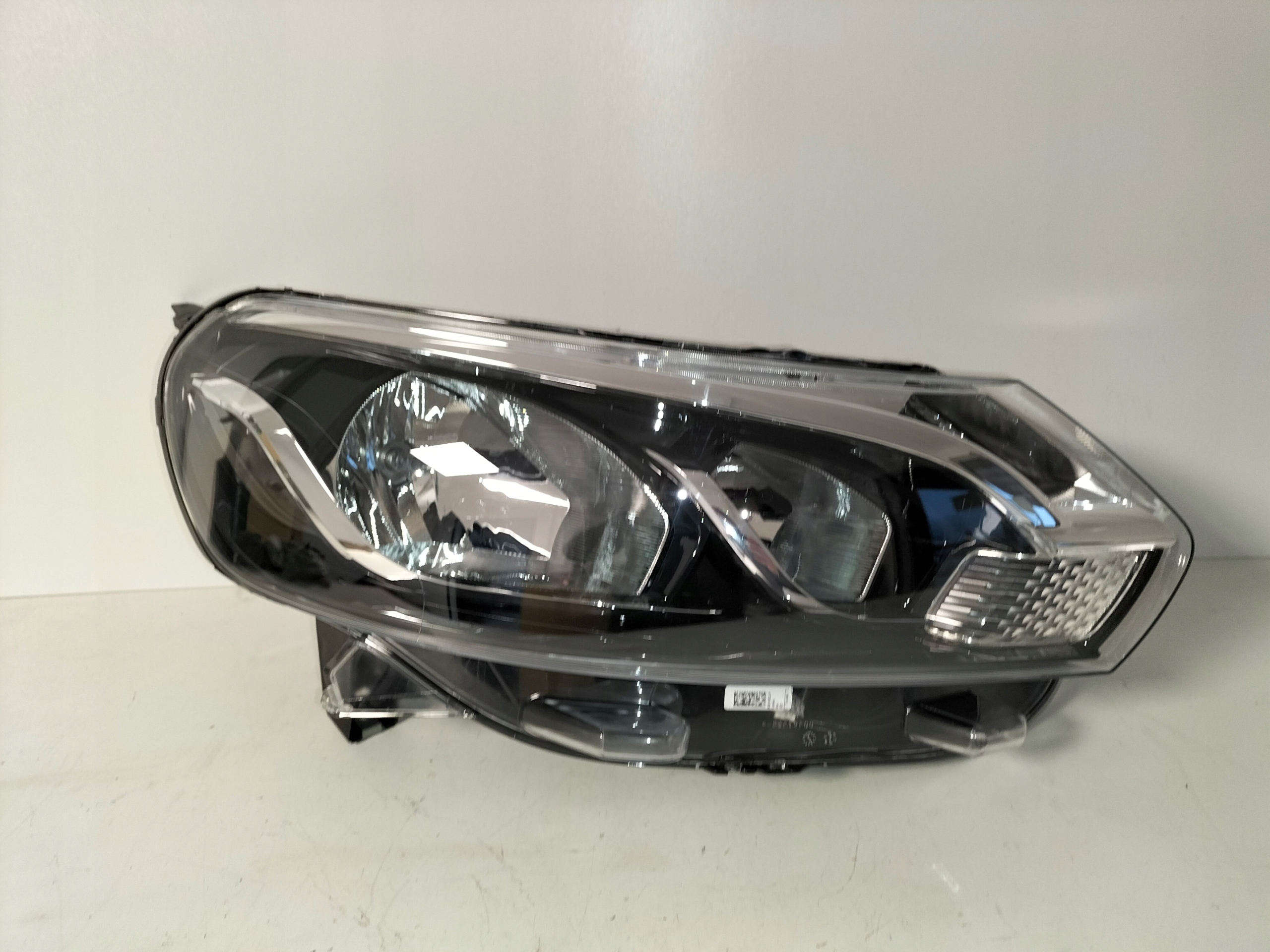 LAVE PREDNE SVETLO TOYOTA PROACE II 16-