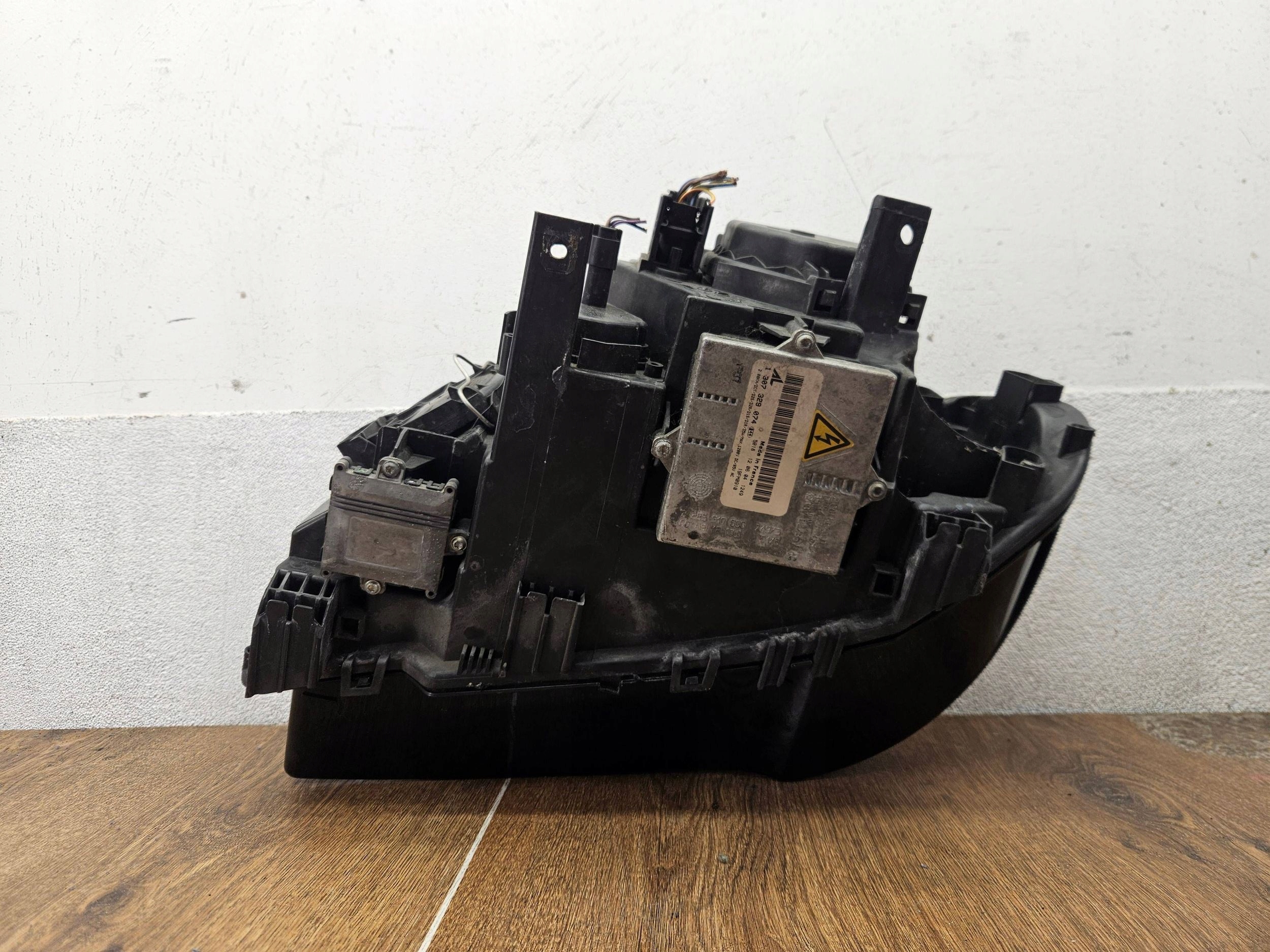 BMW X3 E83 XENON NATAČACI DYNAMIC PRAVÉ PREDNÉ SVETLO