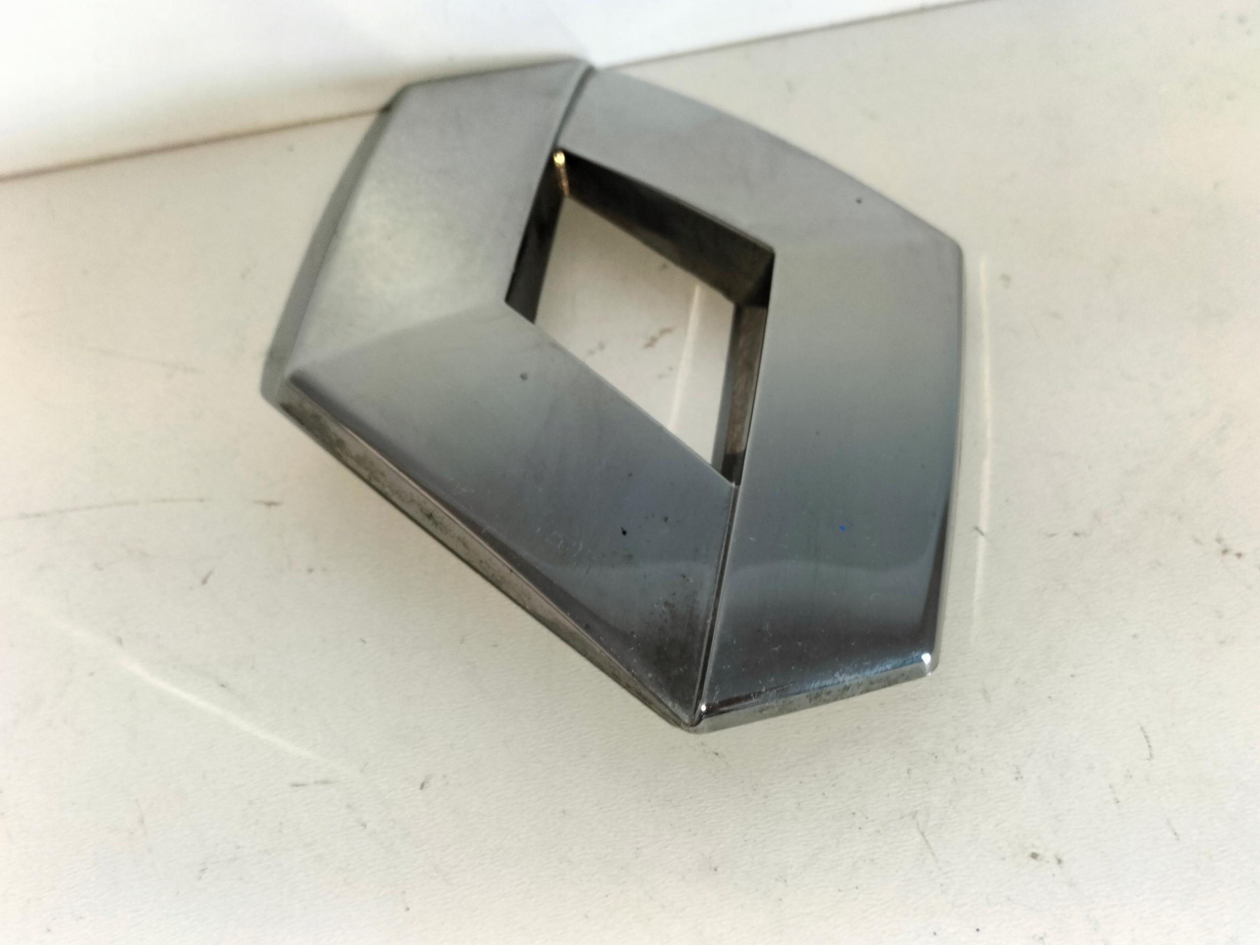 ZNAK EMBLEM ZNAK ZADNEJ KAPOTY RENAULT MEGANE IV 16- KOMBI SCENIC IV