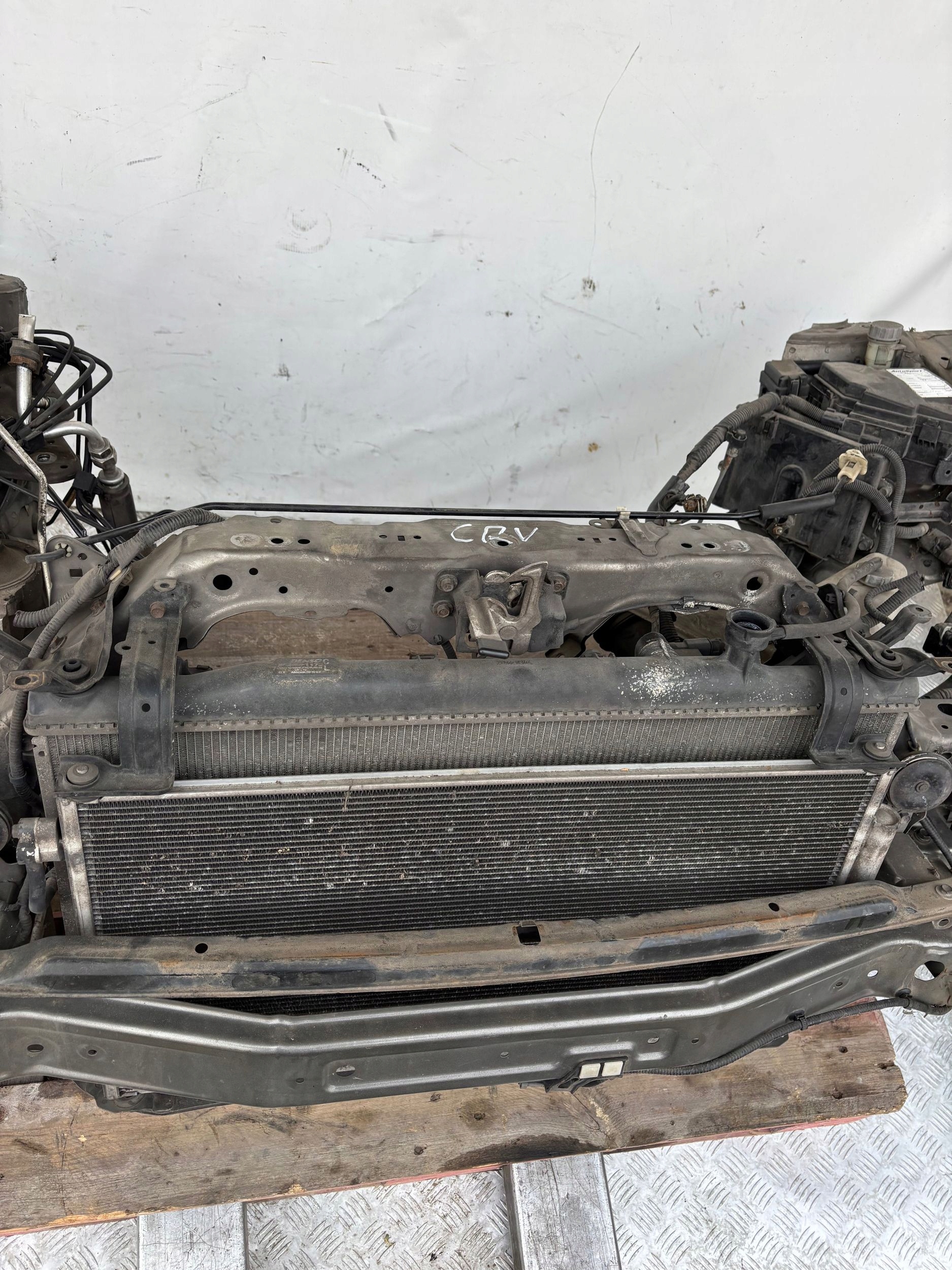 PREDNÉ PÁS  VÝSTUHA CHLADIČE HONDA CR-V III 2.0 BENZIN 06-