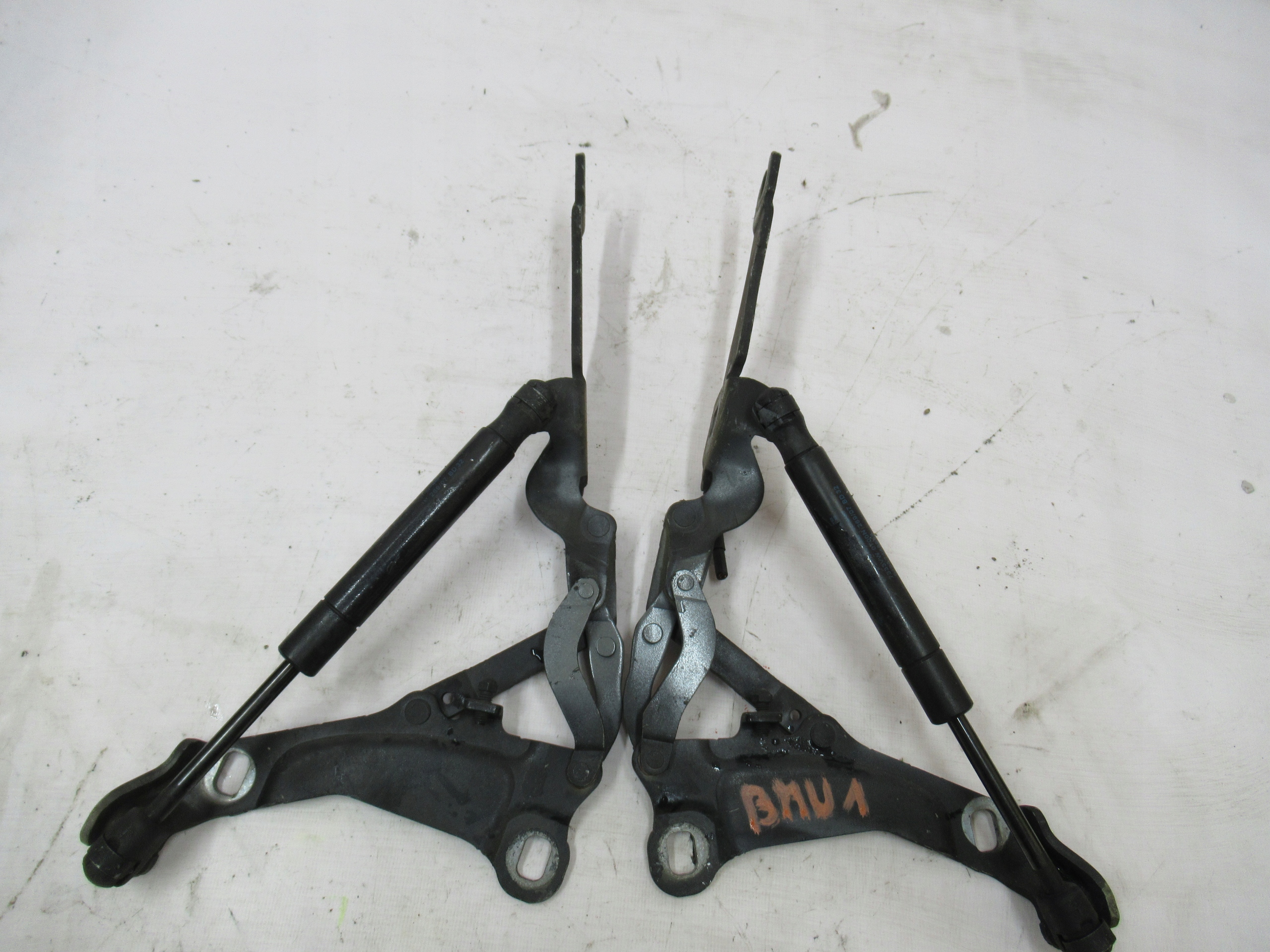 LAVY A PRAVY PANT PREDNEJ KAPOTY BMW 1 E87