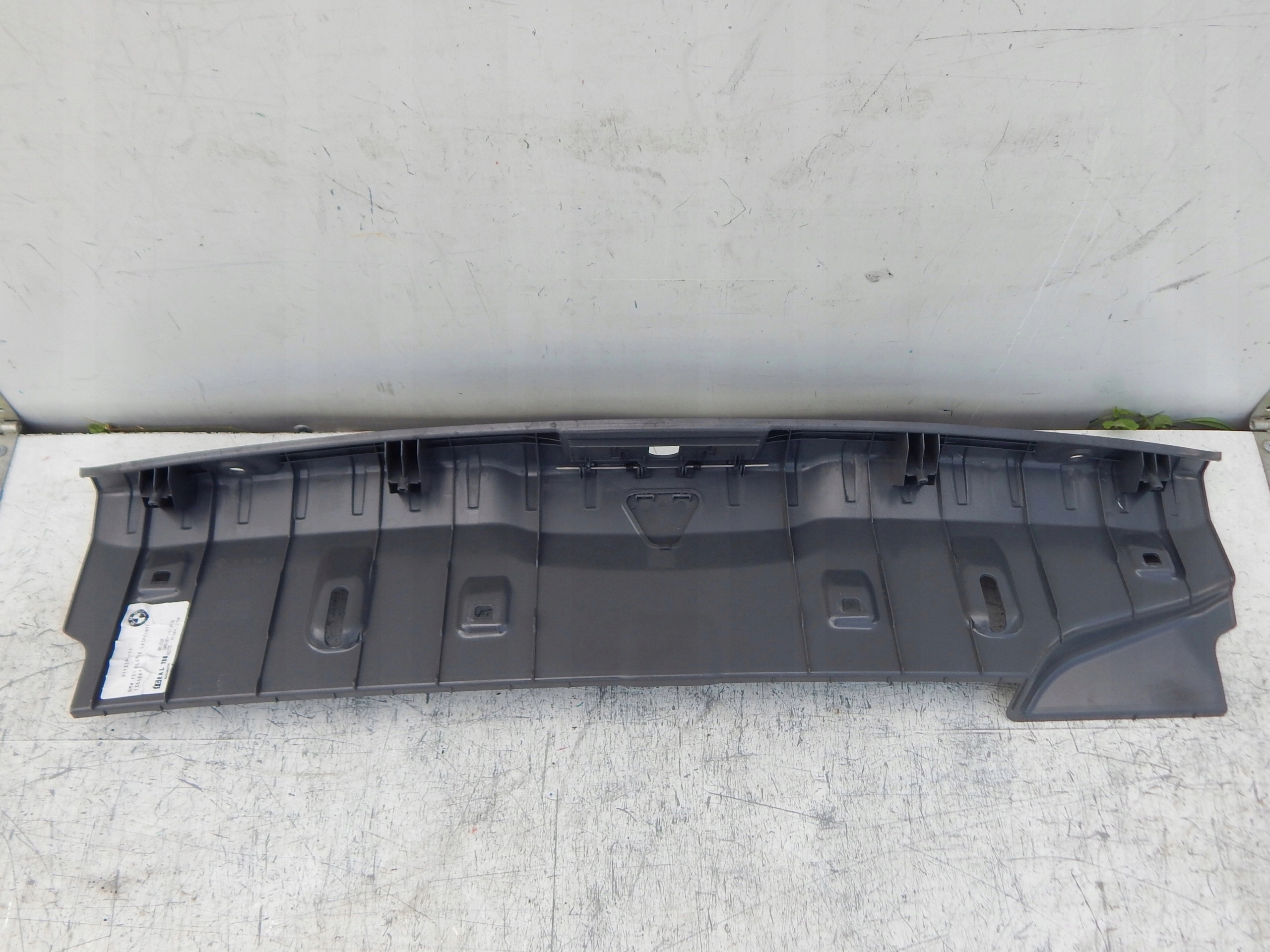 BMW 7 F01 F02 KRYT ZADNÉHO ČELA