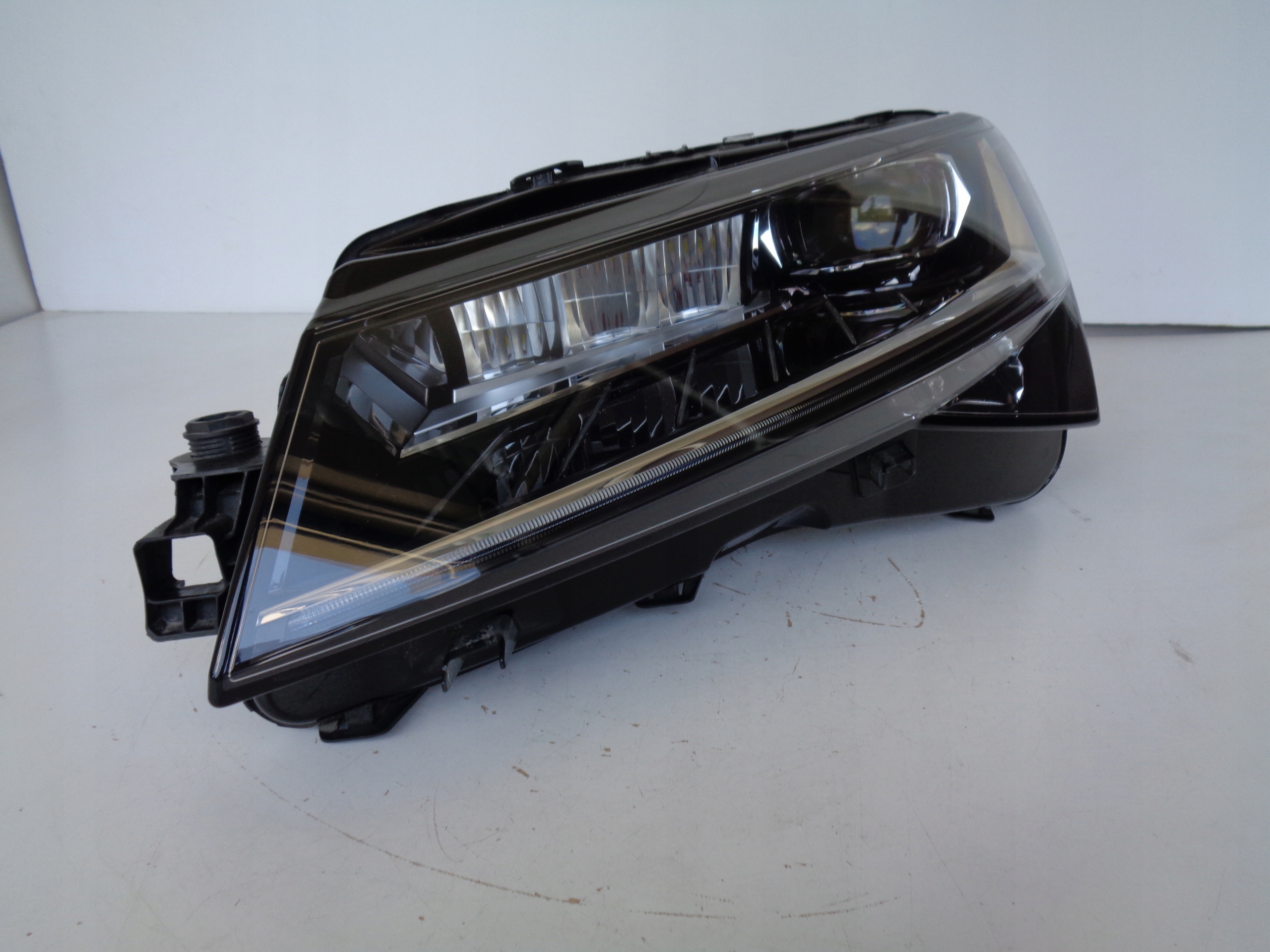 ĽAVÉ SVETLO SKODA SUPERB III 3V 19- LIFT FULL LED
