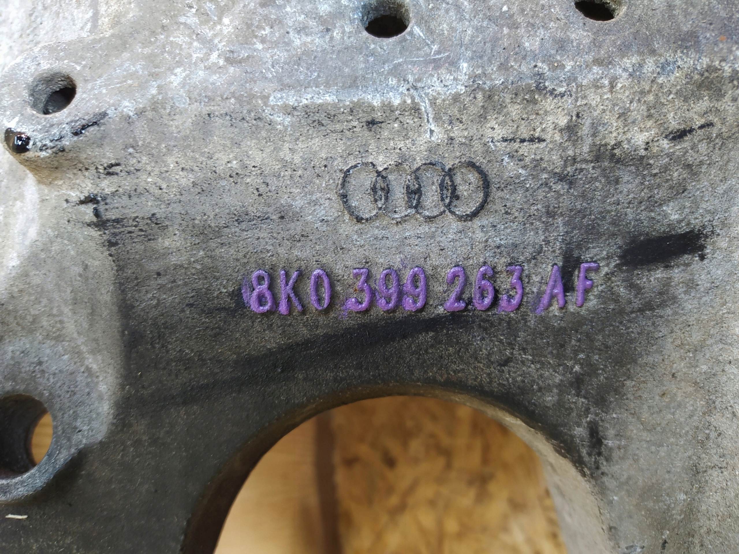 AUDI A4 B8 2.0 TDI DRZIAK PREVODOVKY 8K0399263AF