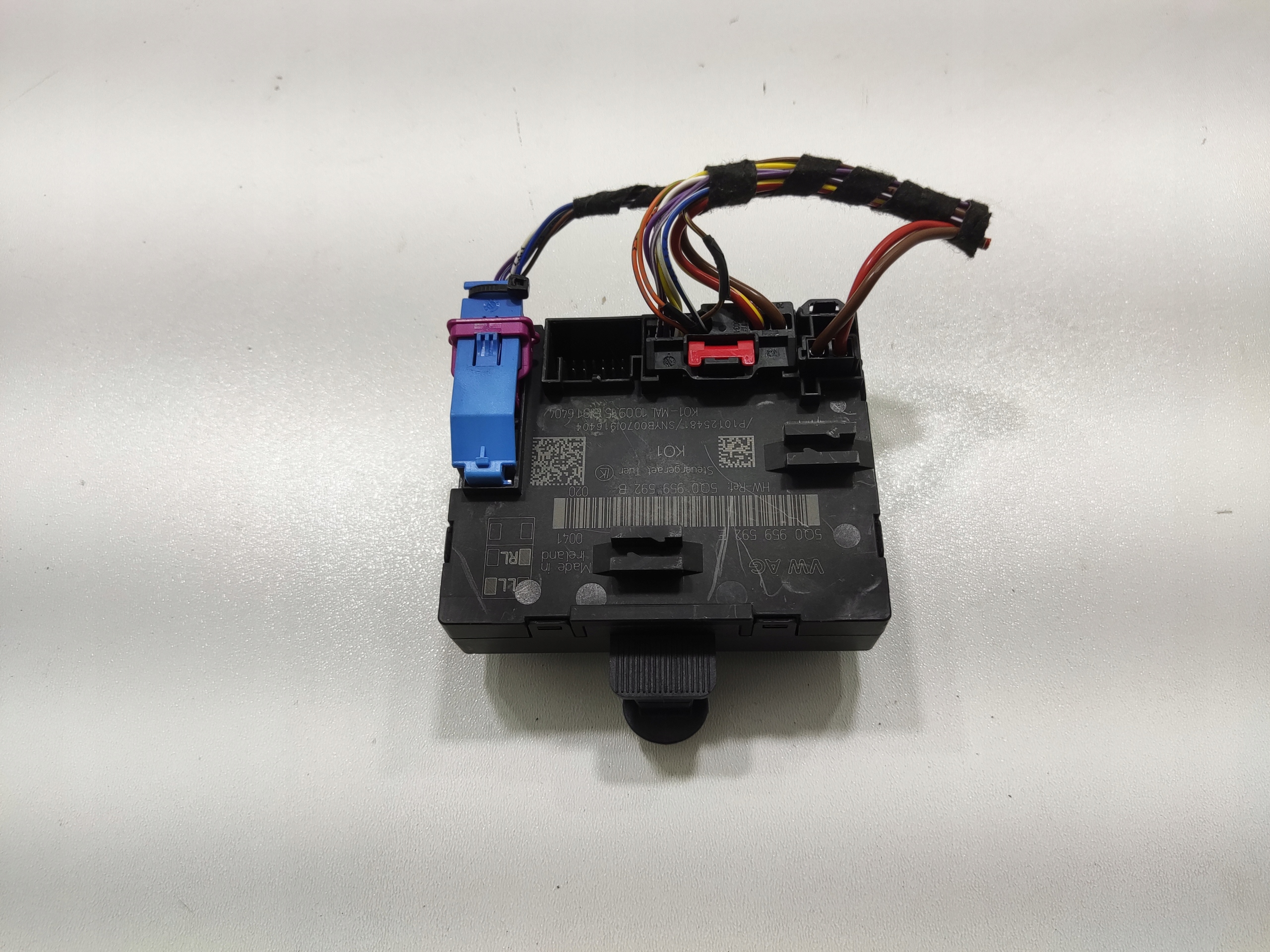 MODUL RIADIACA JEDNOTKA PRAVE PREDNE DVERE VOLKSWAGEN GOLF VII 5Q0959592B