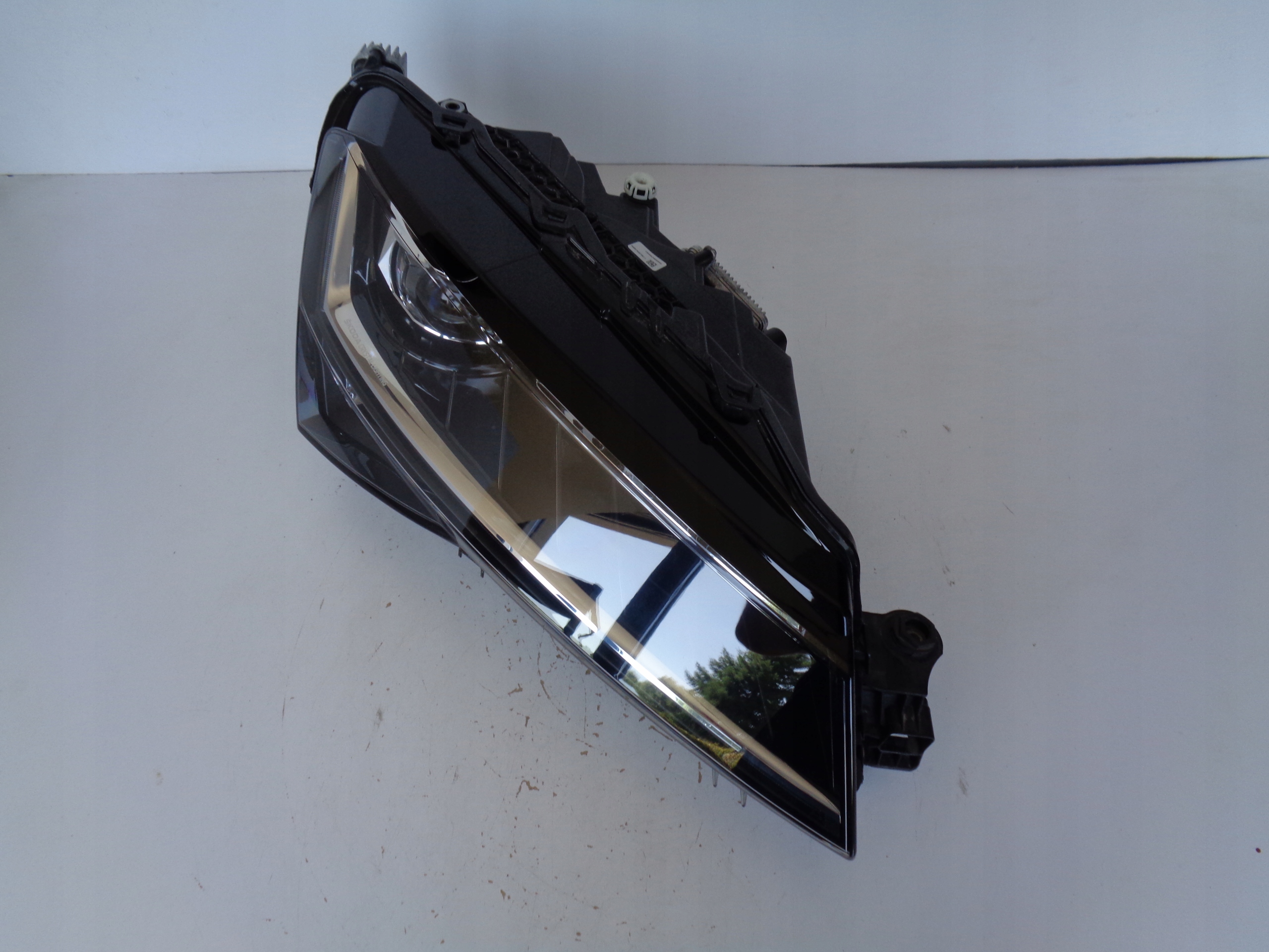 PRAVÉ SVETLO SKODA SUPERB III 3V 19- LIFT FULL LED