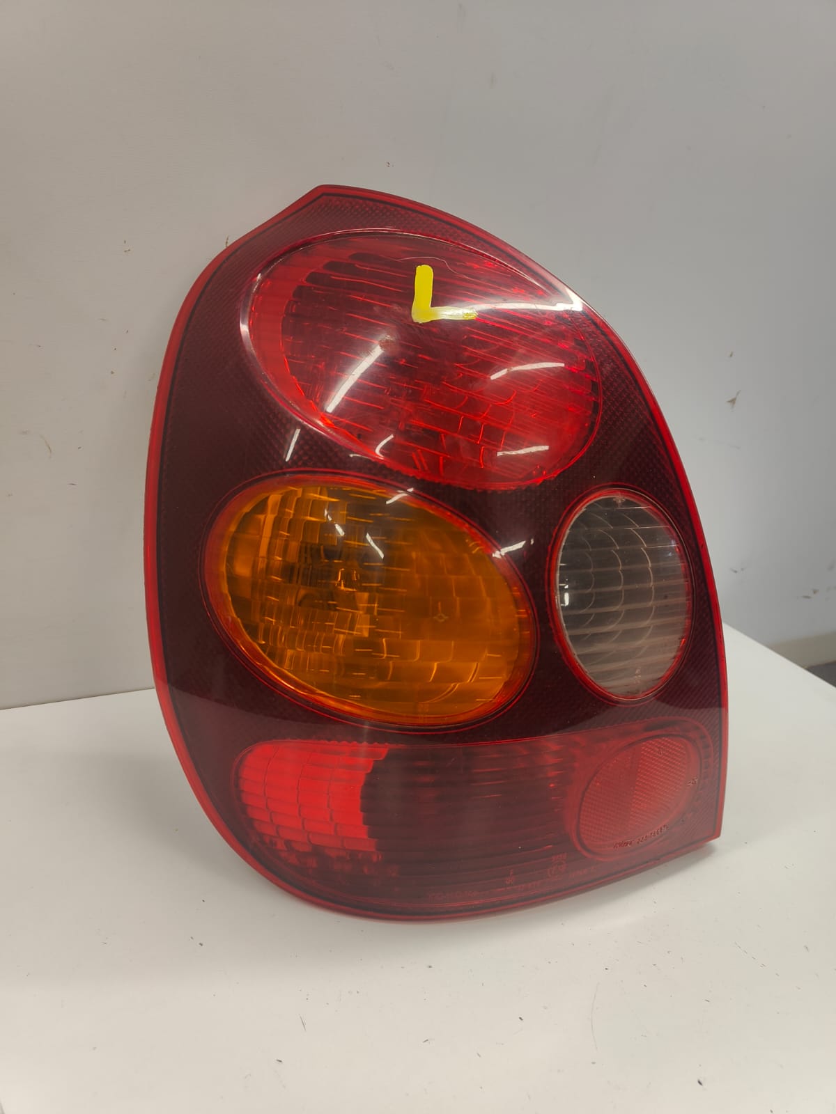 Toyota corolla e11 220-76587 LAVE ZADNE SVETLO ZADNA