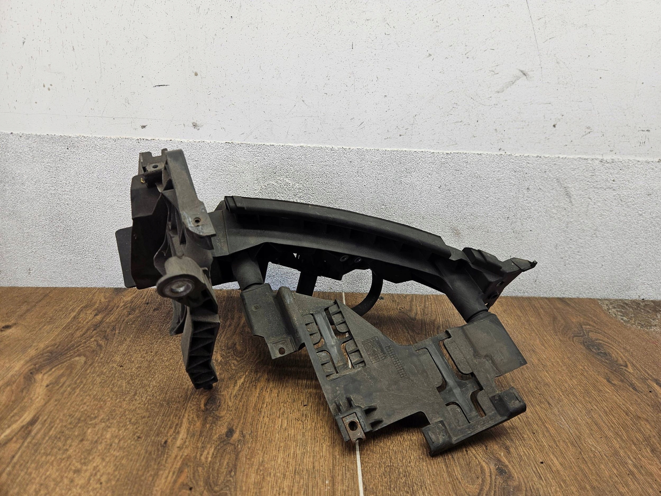 Audi Q5 SQ5 8R0805608 DRŽIAK POD SVETLO PRAVÝ