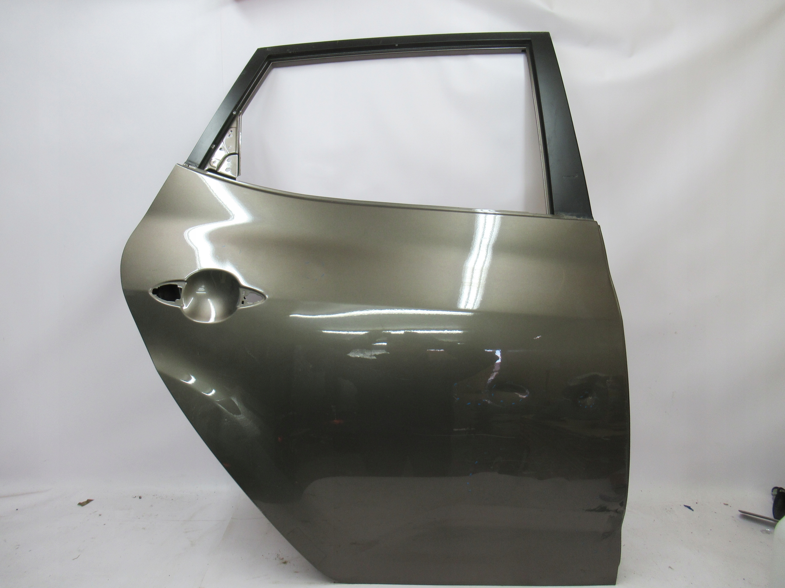 PRAVÉ ZADNÉ DVERE KIA VENGA 10-