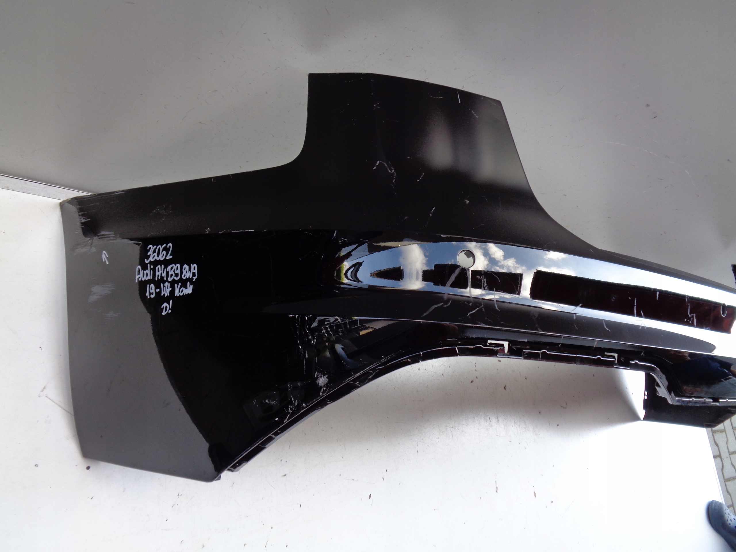 ZADNÝ NÁRAZNÍK AUDI A4 B9 8W9 19- LIFT KOMBI 36062