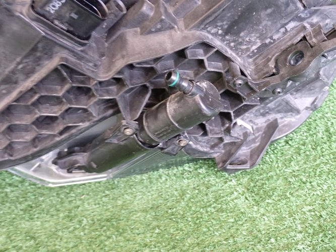 SKODA SUPERB II XENON LIFT 13- PRAVE PREDNE SVETLO