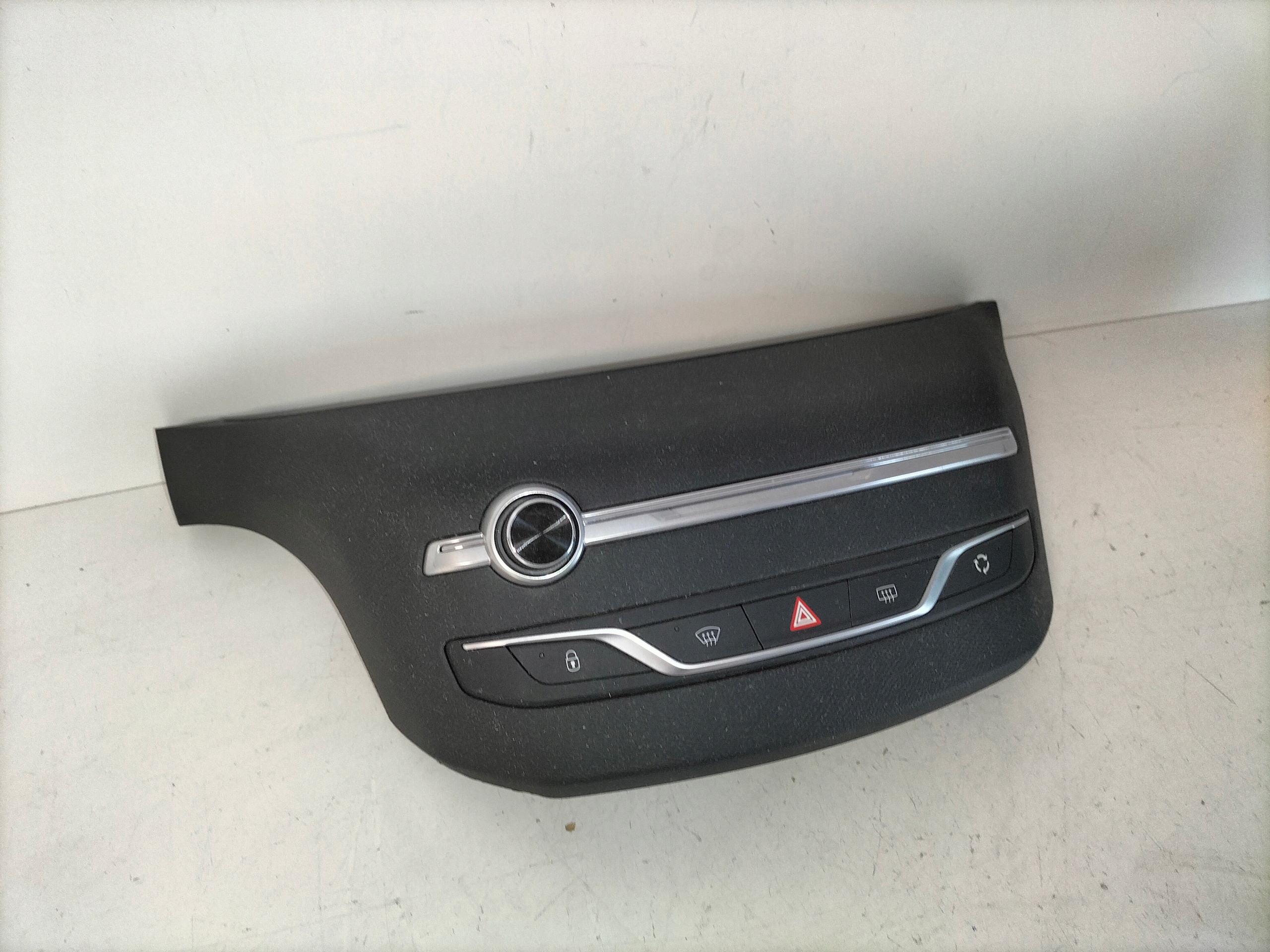 PANEL VYPÍNAČ OVLÁDANIARADIA KLIMATIZACIE PEUGEOT 308 II T9 13-