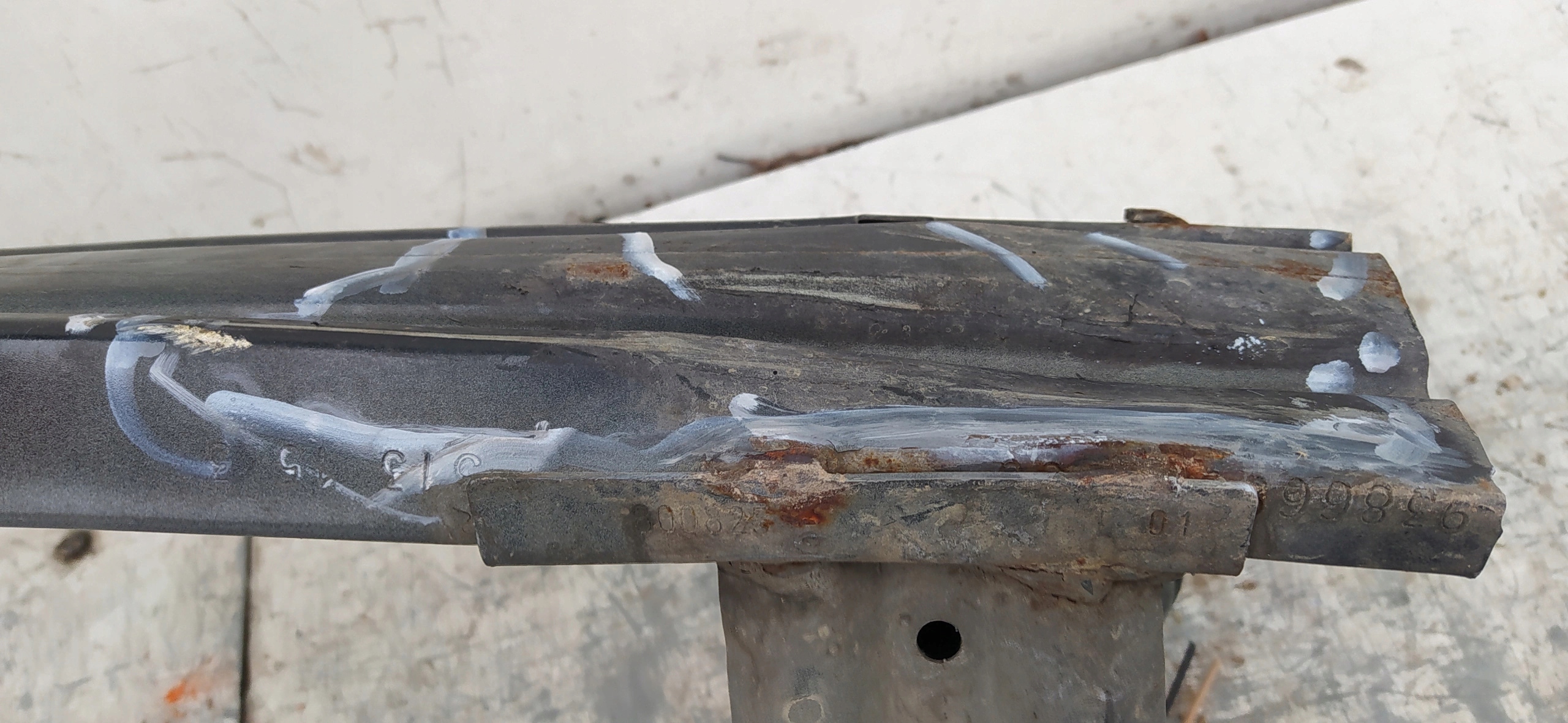 RENAULT TRAFIC III 3 VÝSTUHA PREDNÉHO NÁRAZNÍKA