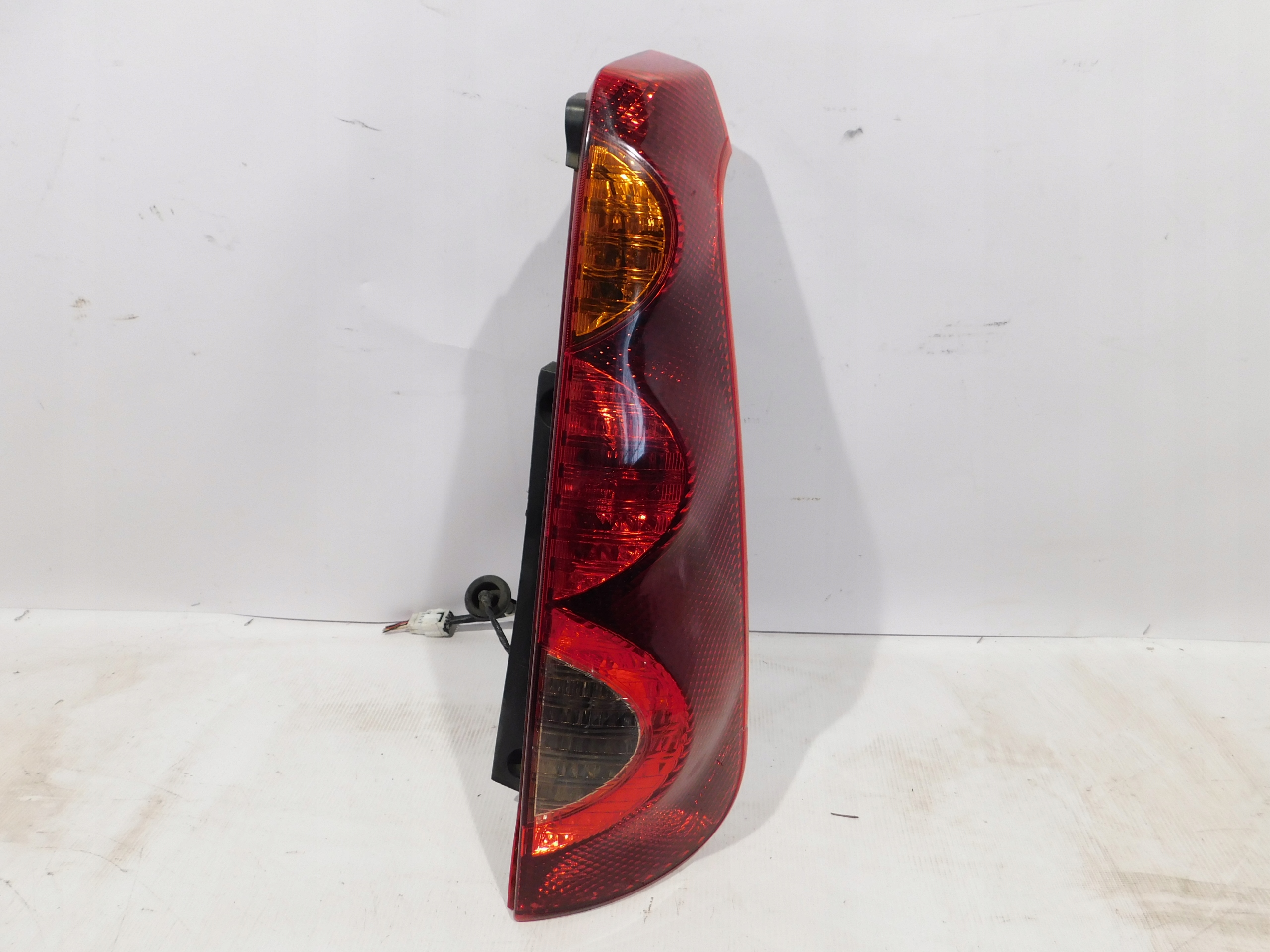 PRAVÉ ZADNÉ SVETLO NISSAN NOTE E11 LIFT 09-