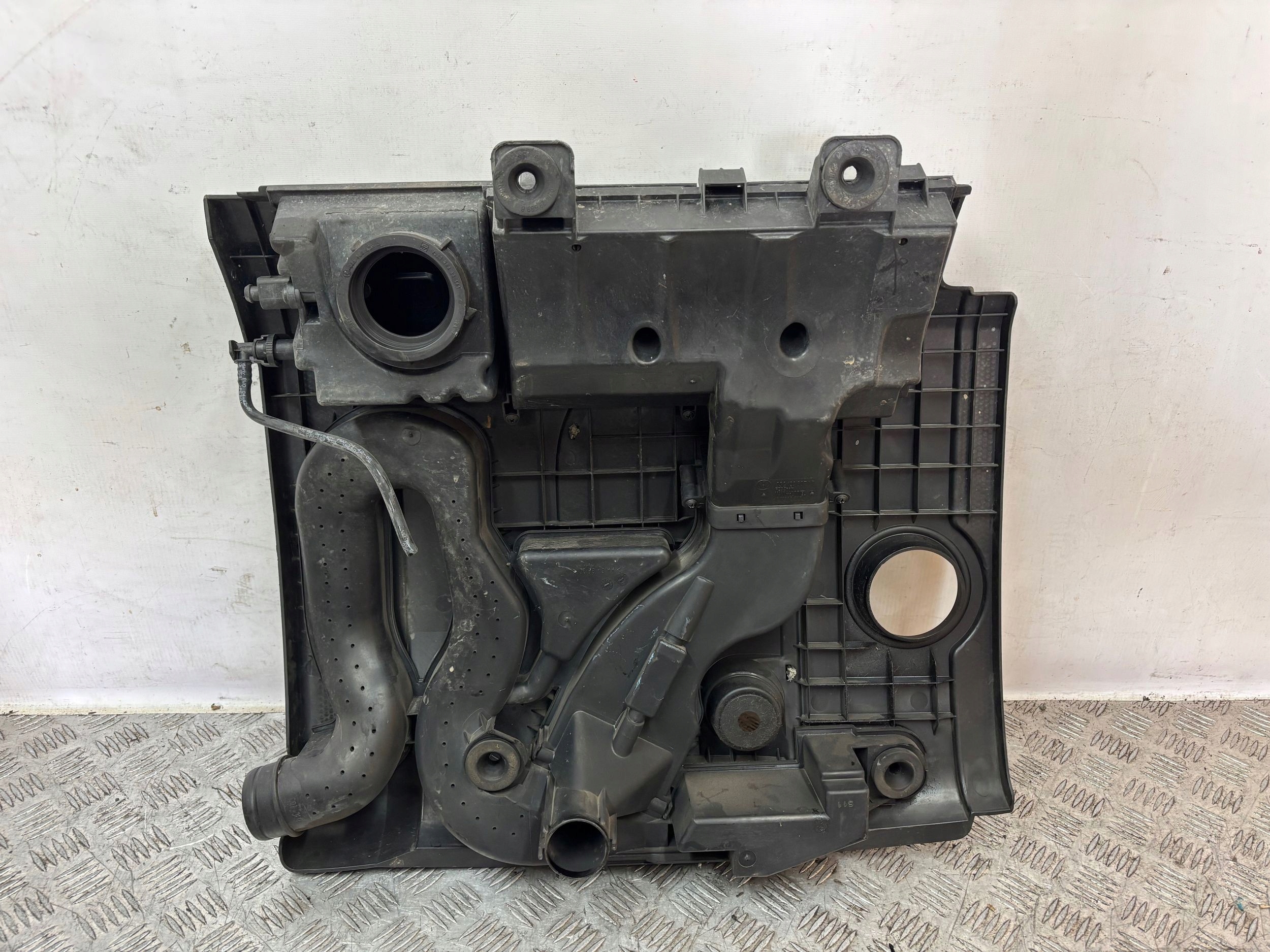 HORNÝ KRYT MOTORA VW GOLF V 1.6 FSI