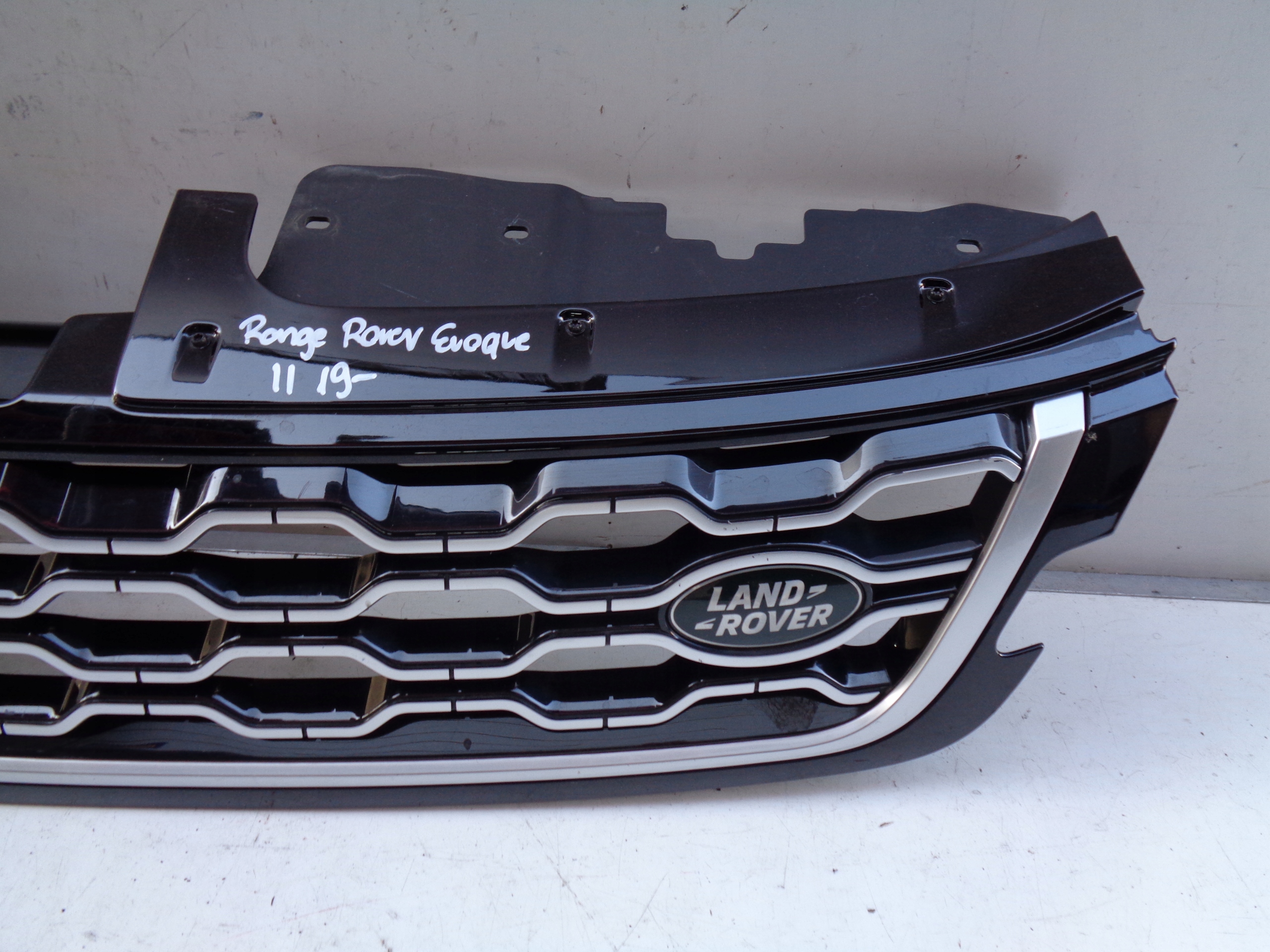MRIEZKA LISTA RANGE ROVER EVOQUE II 19-