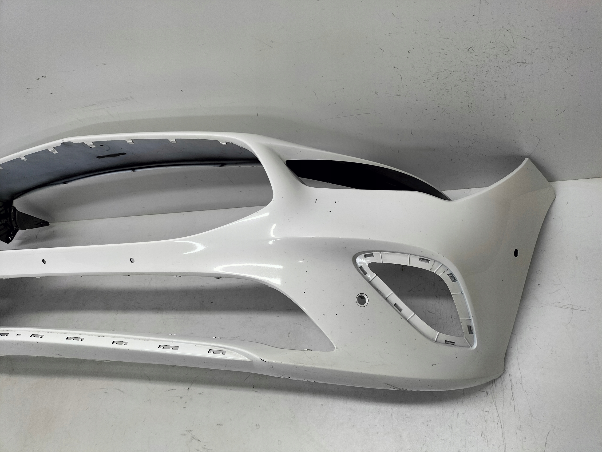 PREDNÝ NÁRAZNÍK MERCEDES CLA W118 II 19-