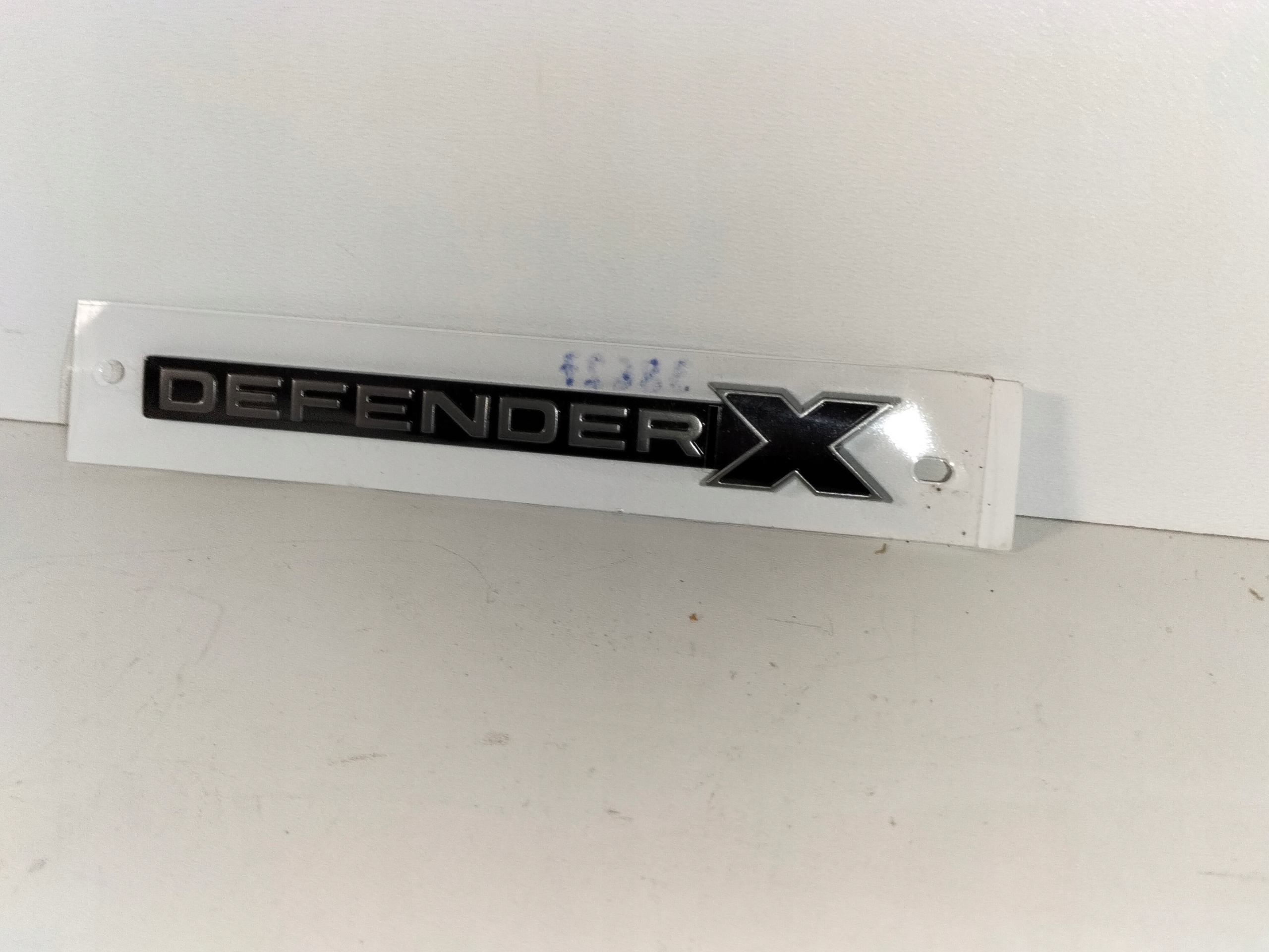 ZNAK EMBLEM LOGO ZADNEJ KAPOTY LAND ROVER DEFENDER X L663 19-