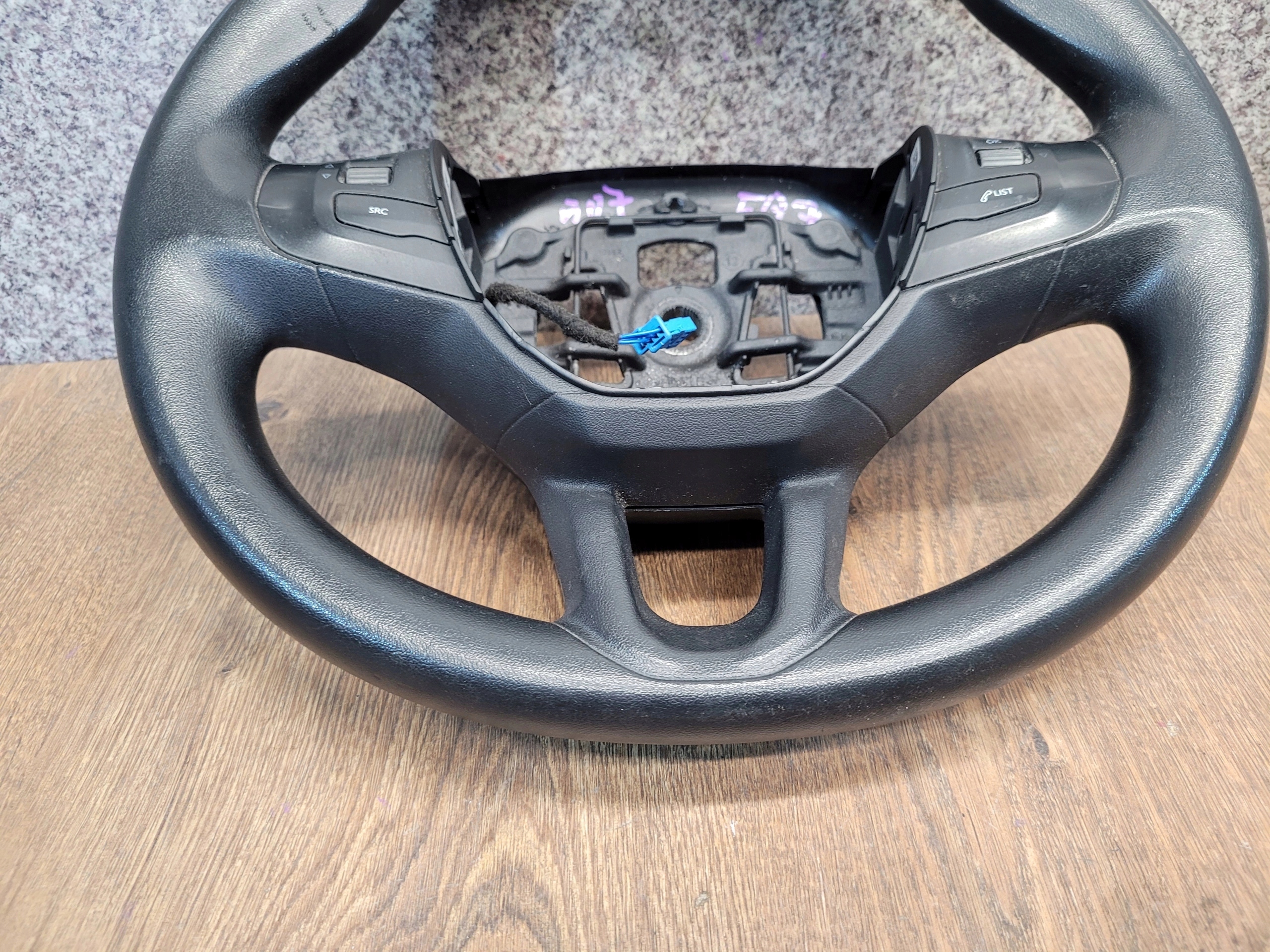 PEUGEOT 208 MULTIFUNKCNY VOLANT 96750123ZD