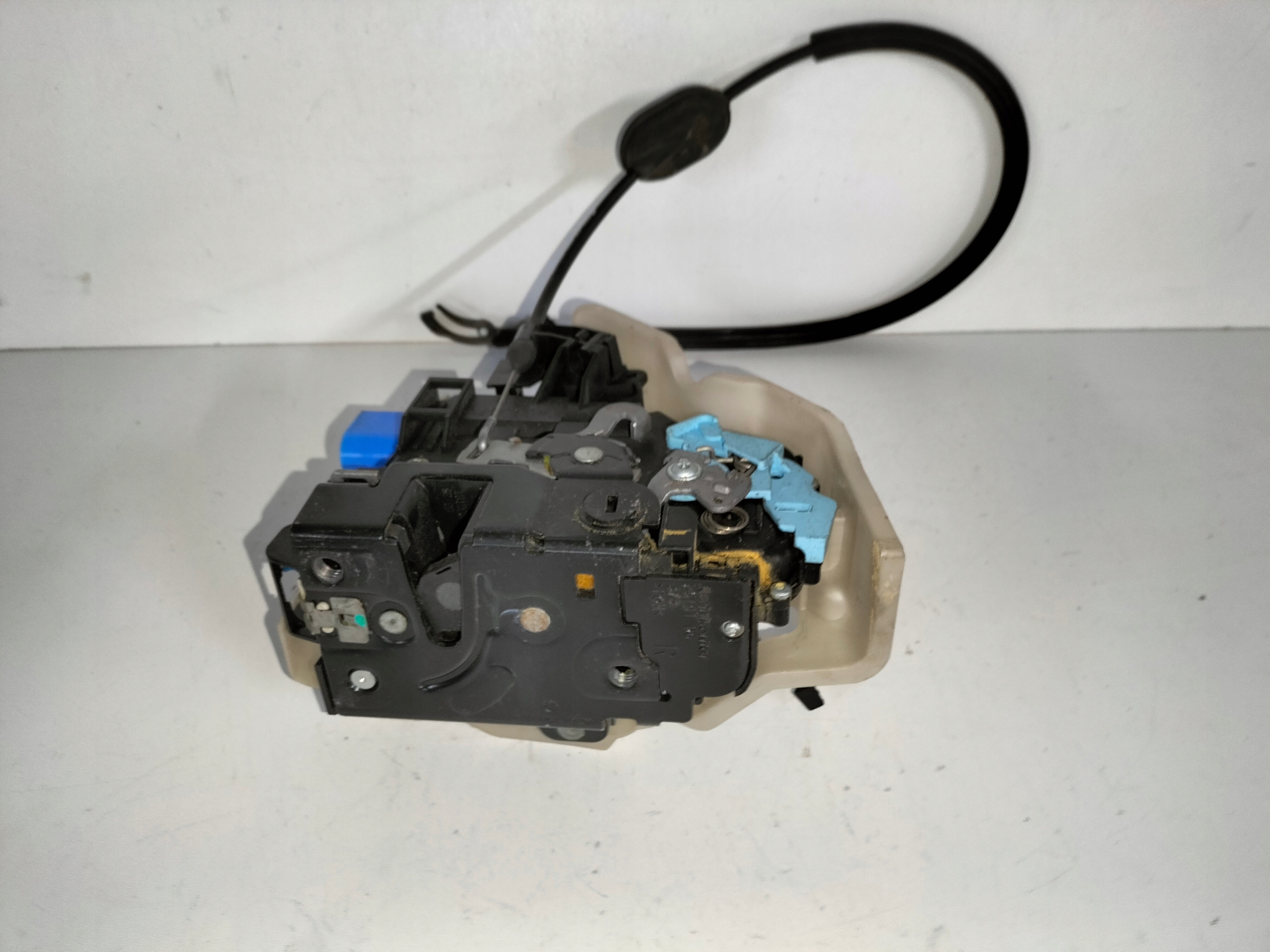 ZÁMOK PRAVÝCH ZADNÝCH DVERÍ SKODA OCTAVIA II 04- VW GOLF V 03- GOLF PLUS