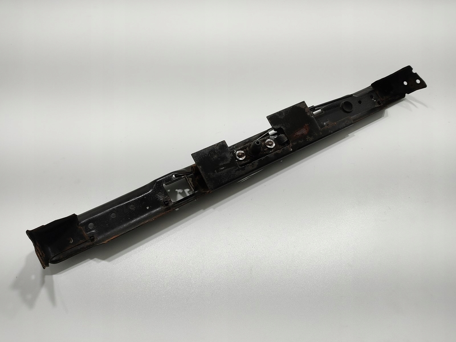 PREDNÉ ČELO VÝSTUHA LAND ROVER DEFENDER 2007-2014