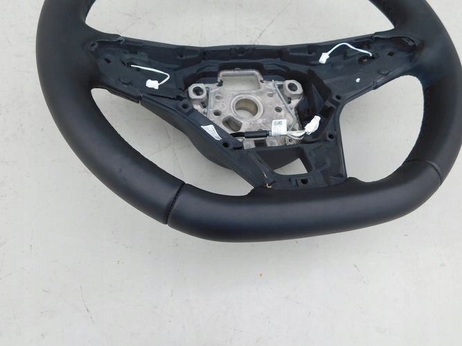 VW GOLF VIII VOLANT
