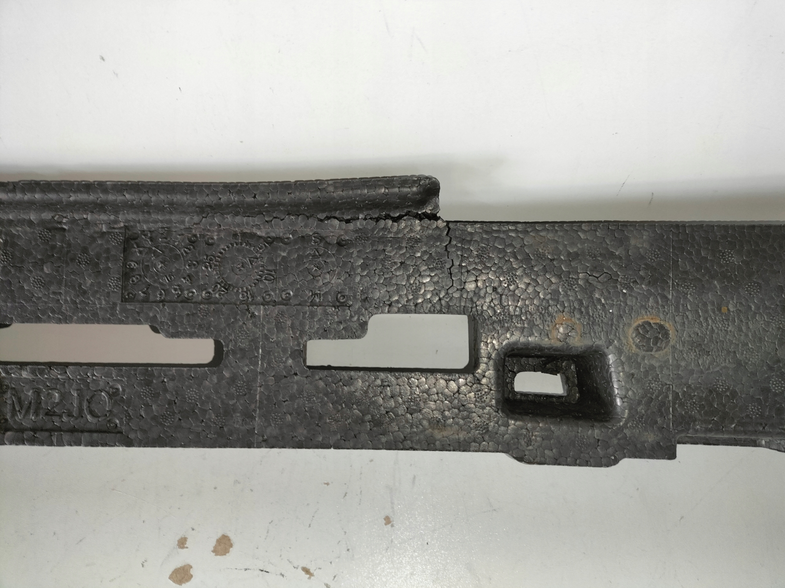 ABSORBER VÝSTUHA PREDNÉHO NÁRAZNÍKA OPEL KARL 15-