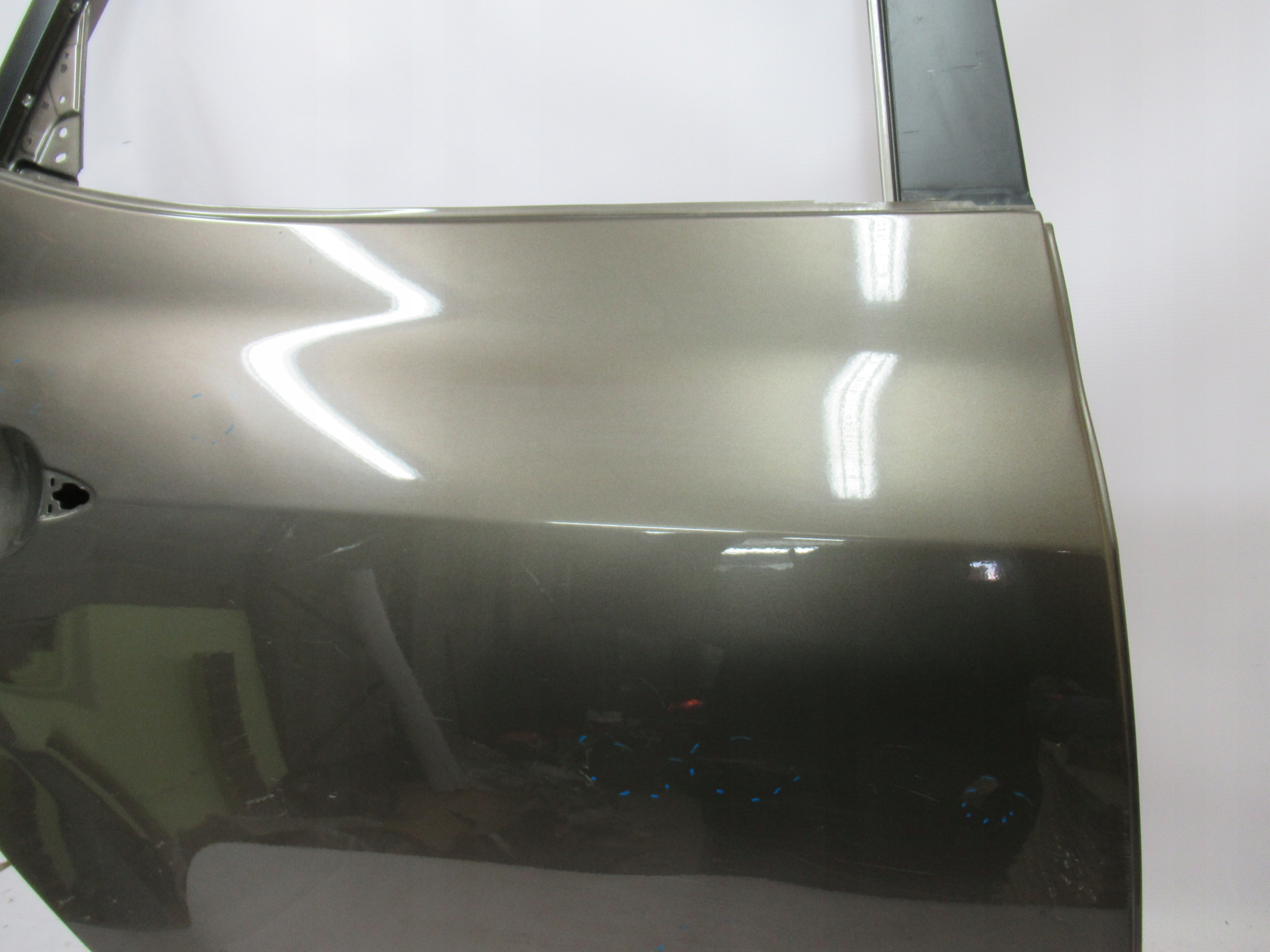 PRAVÉ ZADNÉ DVERE KIA VENGA 10-