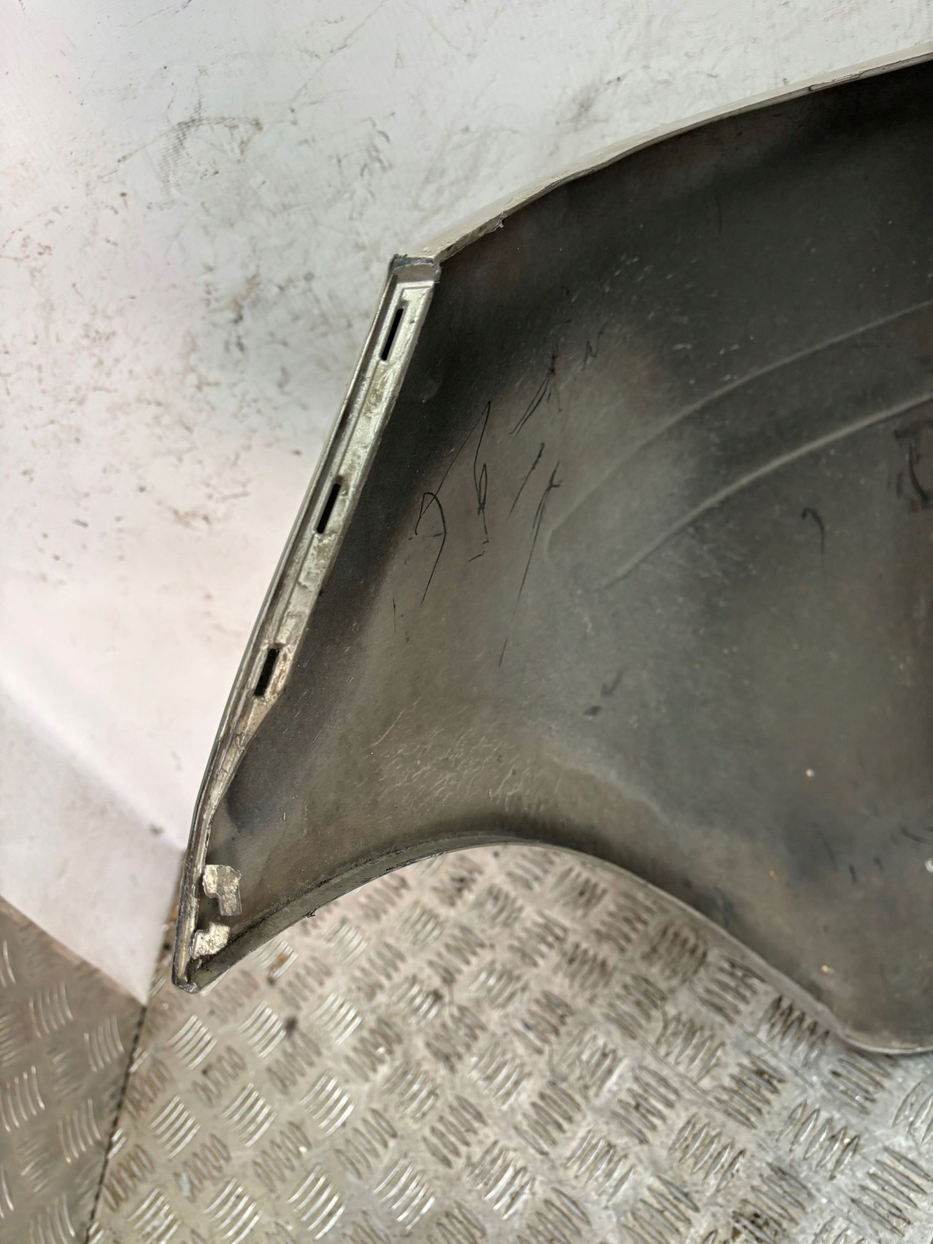 ZADNÝ NÁRAZNÍK TOYOTA YARIS II 2 LIFT 09-