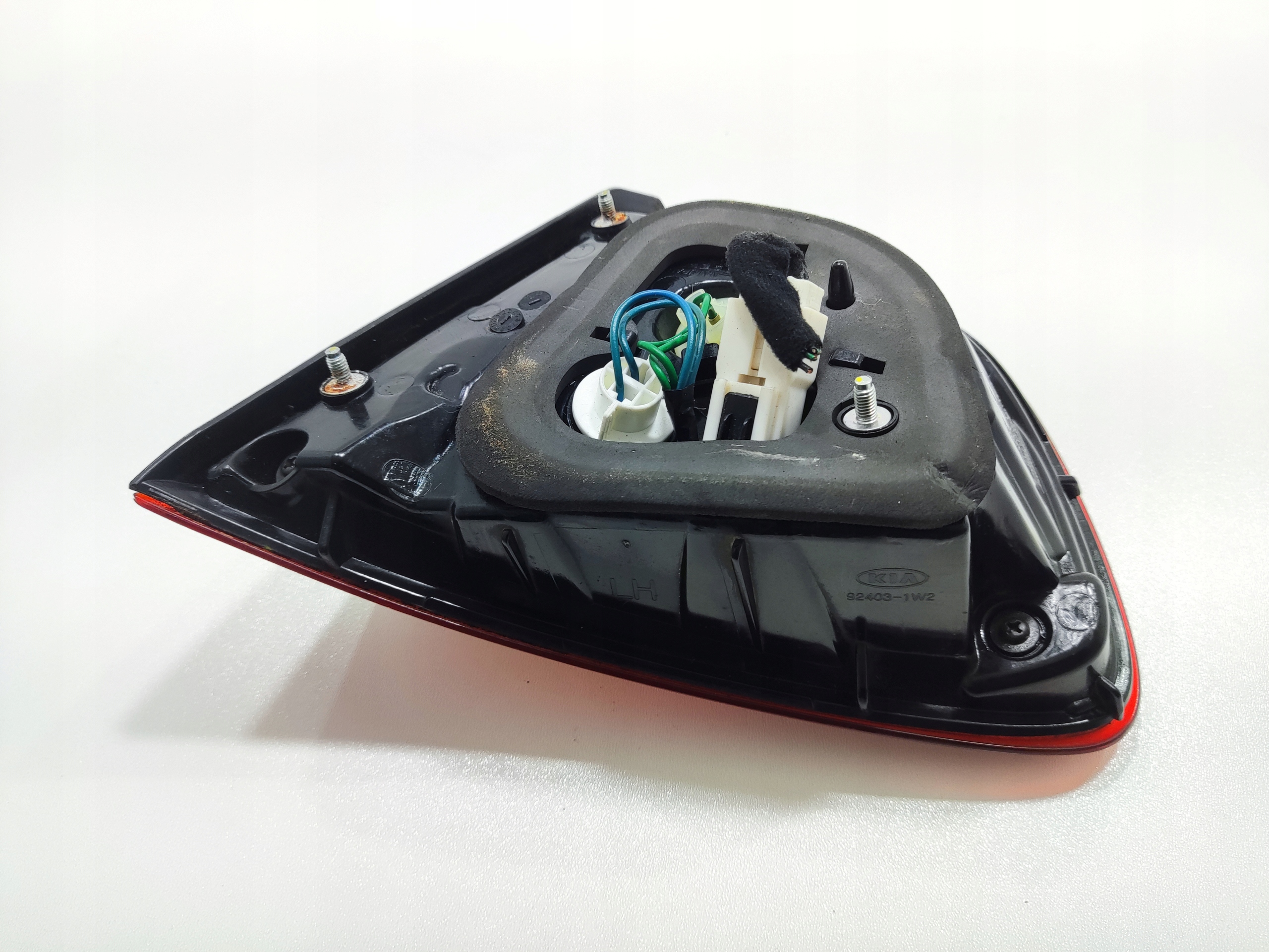 LAVE ZADNE SVETLO V KAPOTE KIA RIO III 92403-1W2 2011-2017