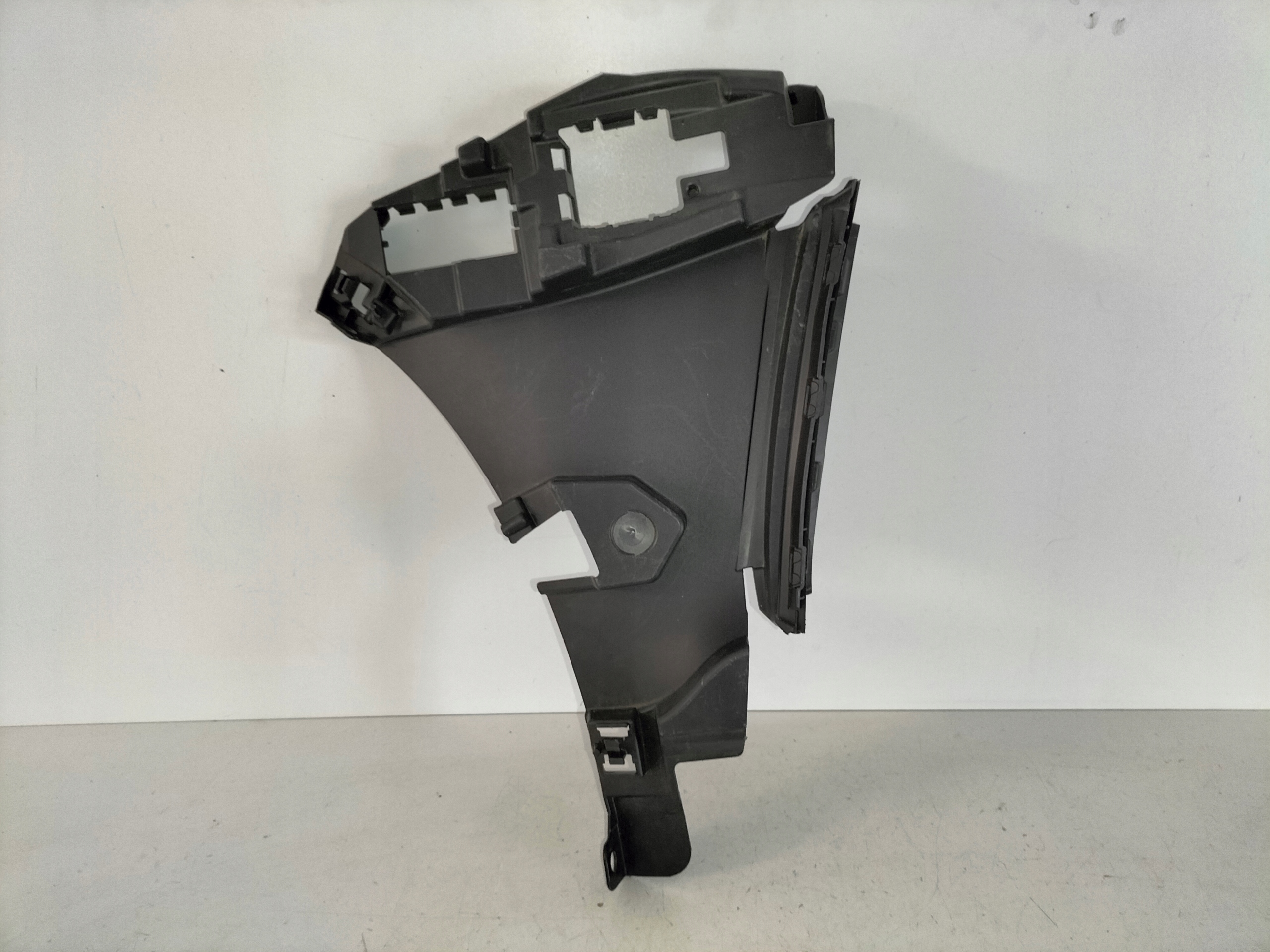DRZIAK PREDNEHO NARAZNIKA PRAVY VW TIGUAN III 24-