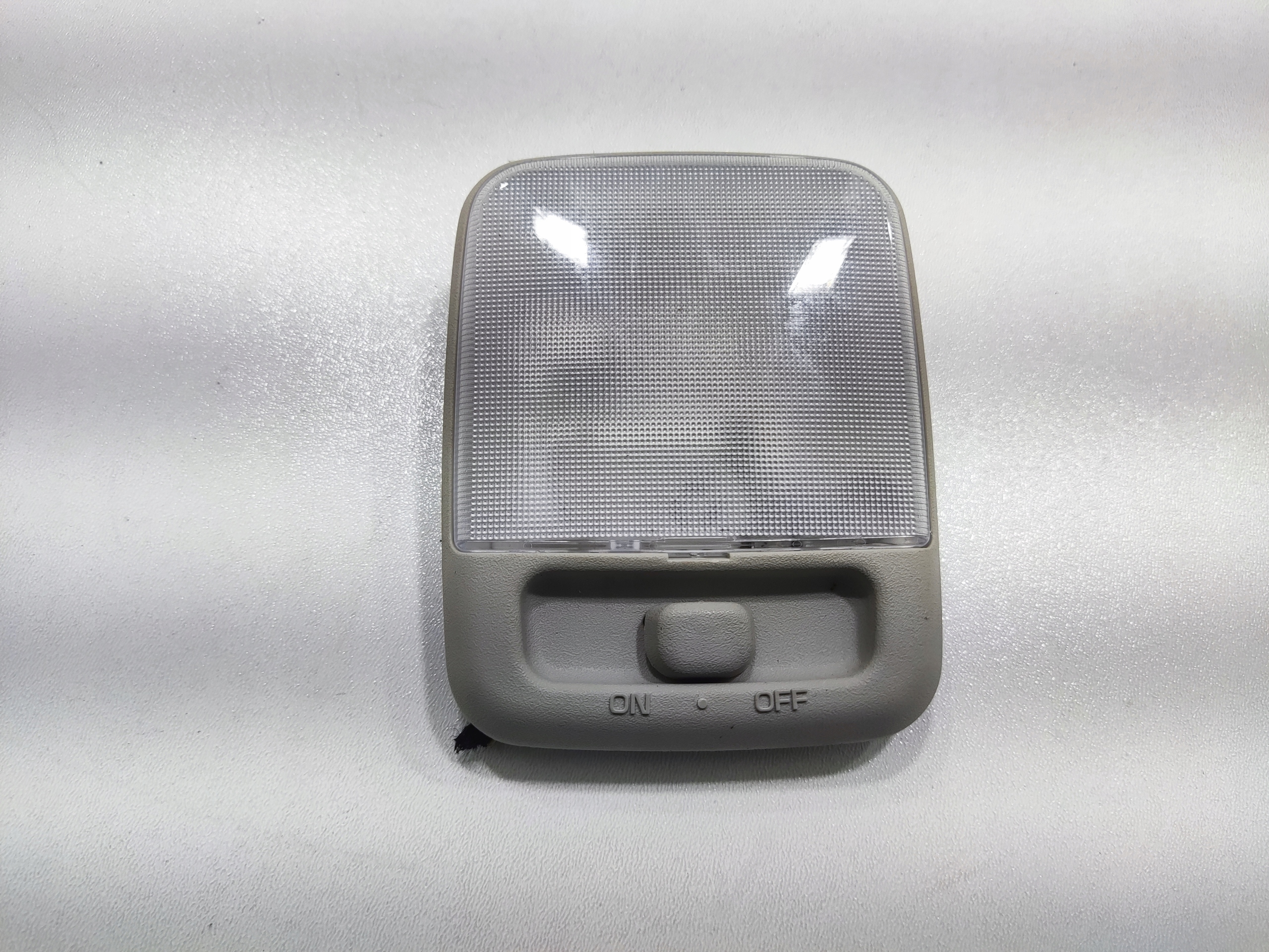 OSVETLENIE INTERIERU PODSUFITKI NISSAN NAVARA IV D23 NP300 2015-2022