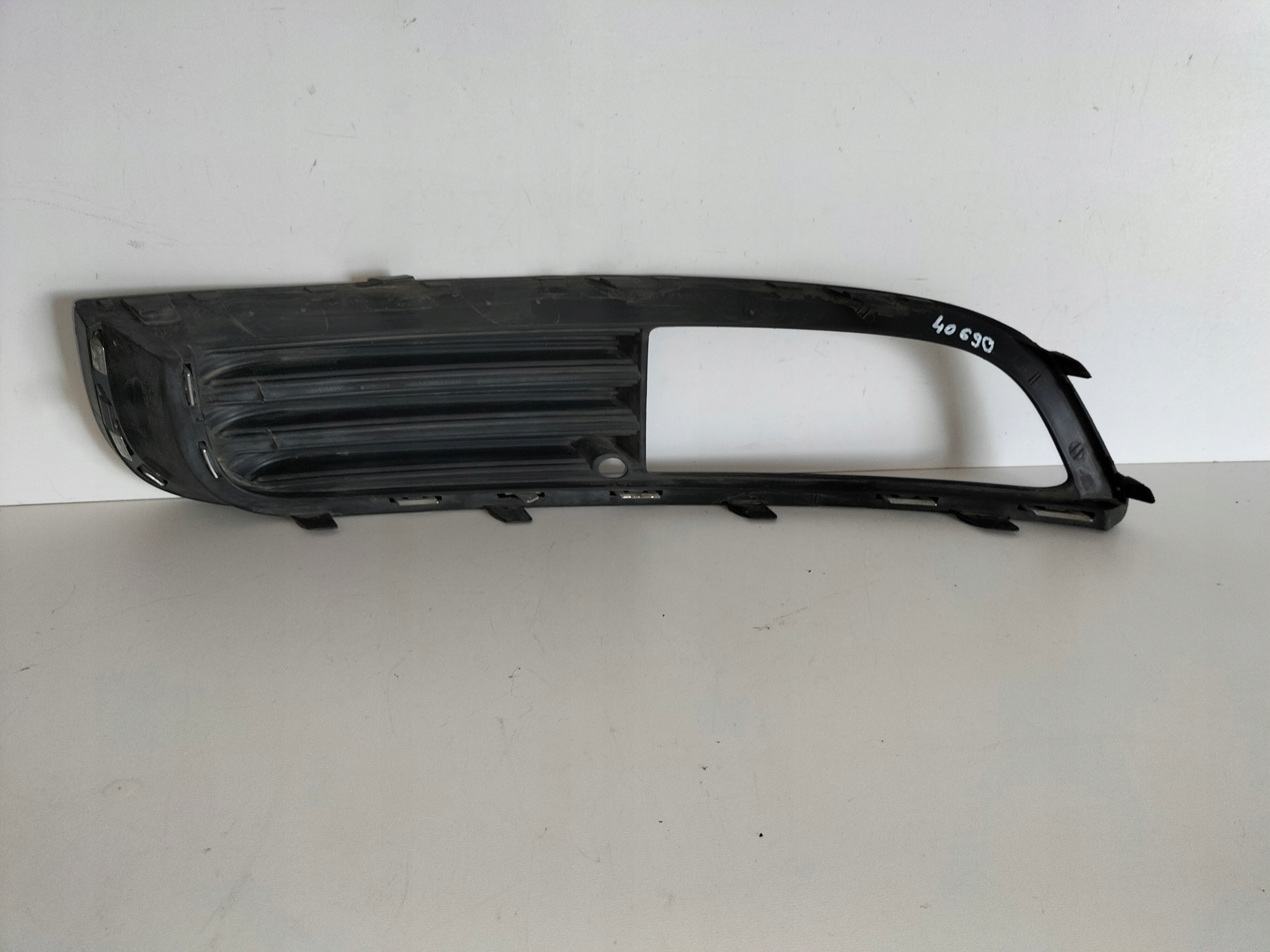 KRYTKA MRIEZKA PREDNEHO NARAZNIKA PRAVA OPEL INSIGNIA A 08-13