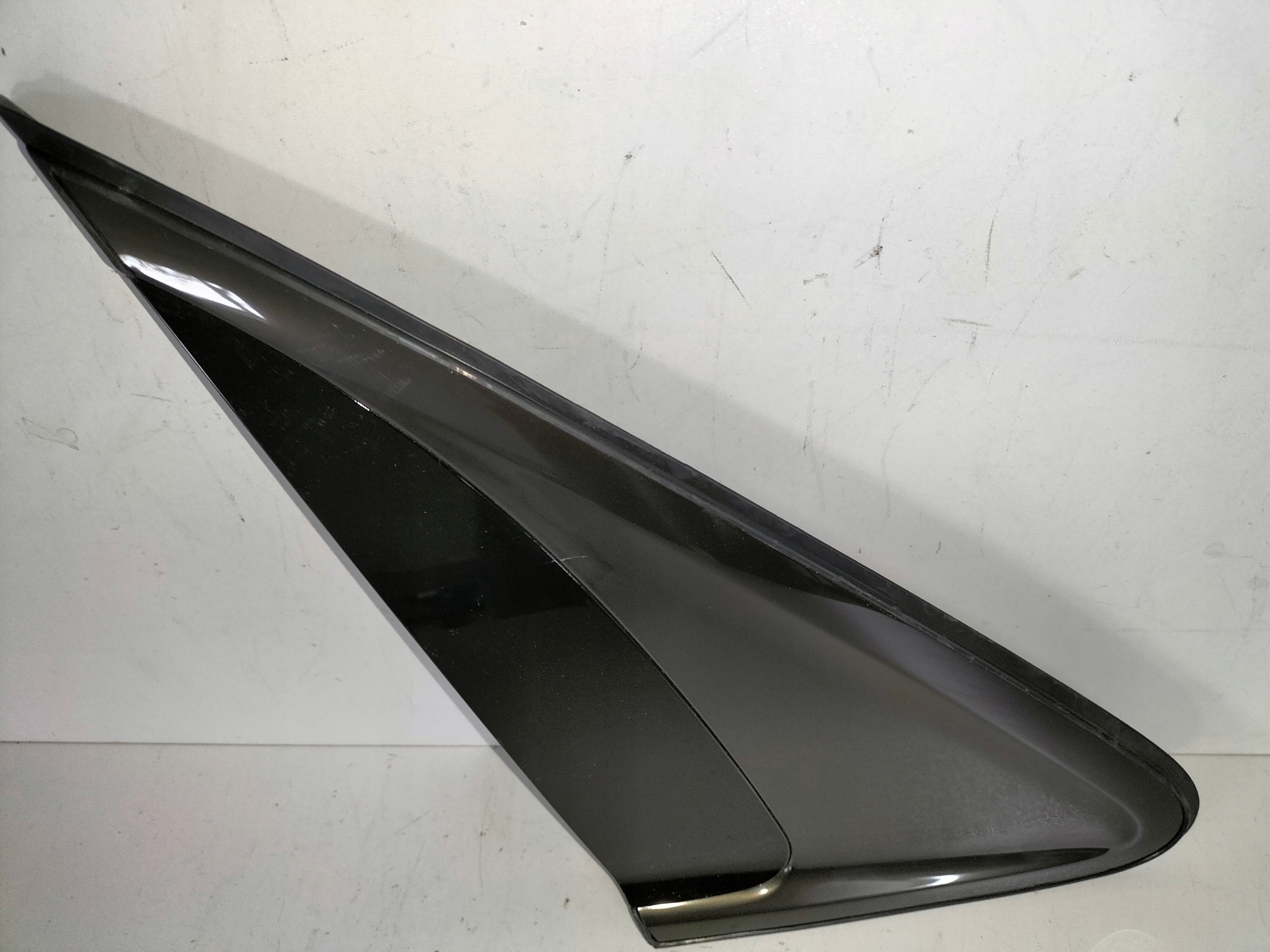 TROJUHOLNIK KRYTKA LAVEHO ZADNEHO BLATNIKA KIA X-CEED XCEED 19- TMAVY CHROM