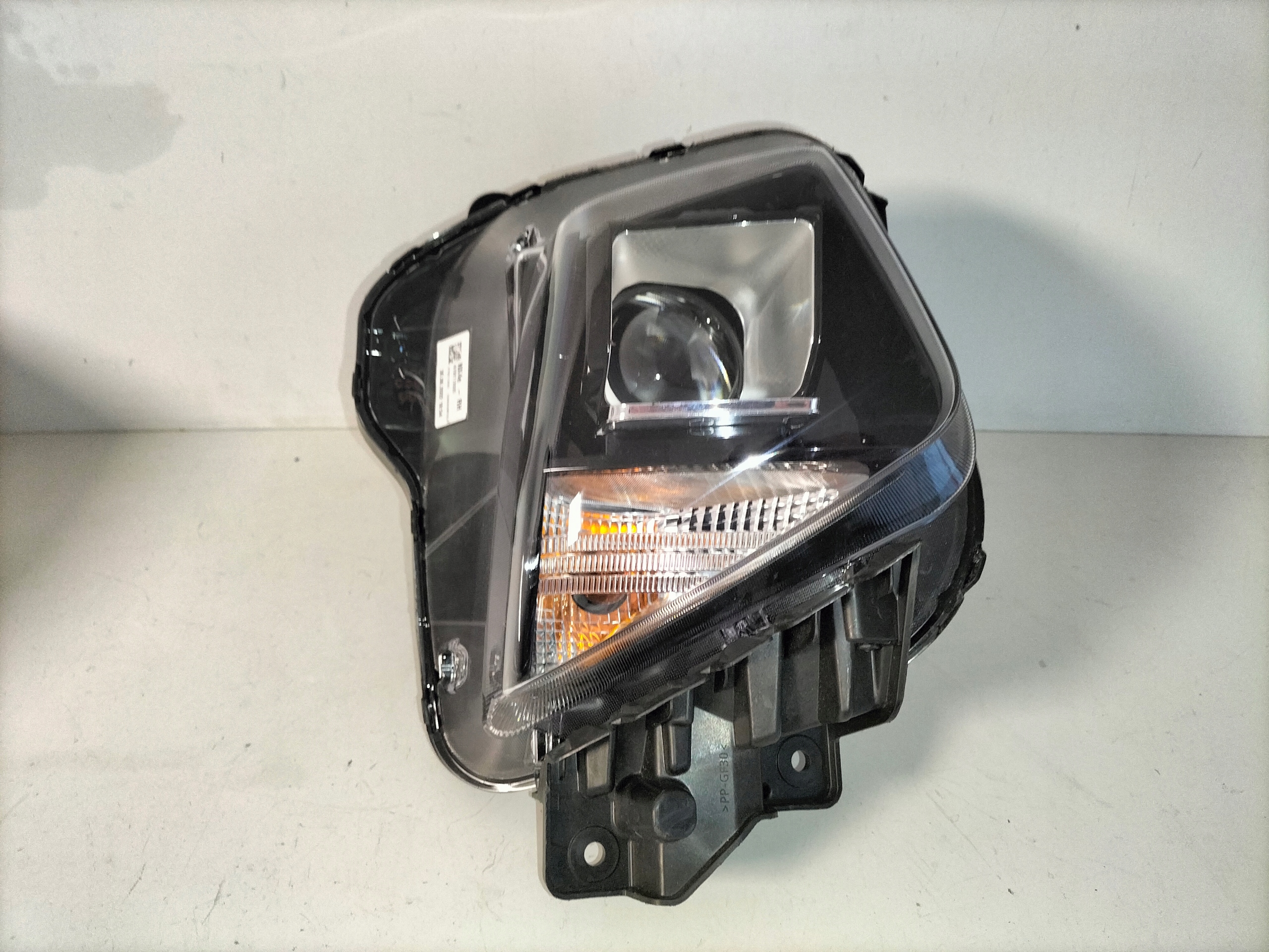 PRAVE PREDNE SVETLO HYUNDAI TUCSON 4 IV 20-