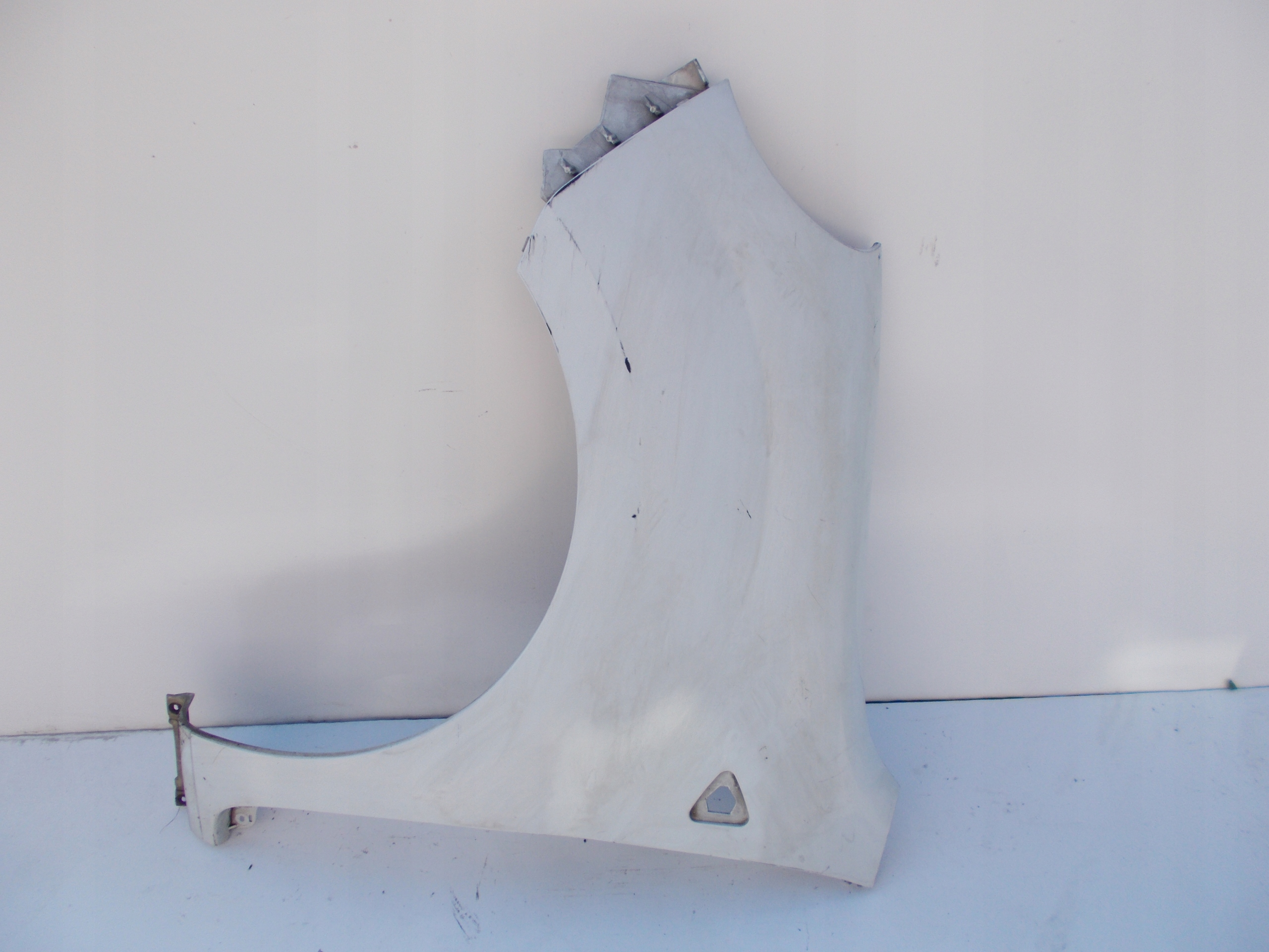 ĽAVÝ PREDNÝ BLATNÍK RENAULT KANGOO 08-