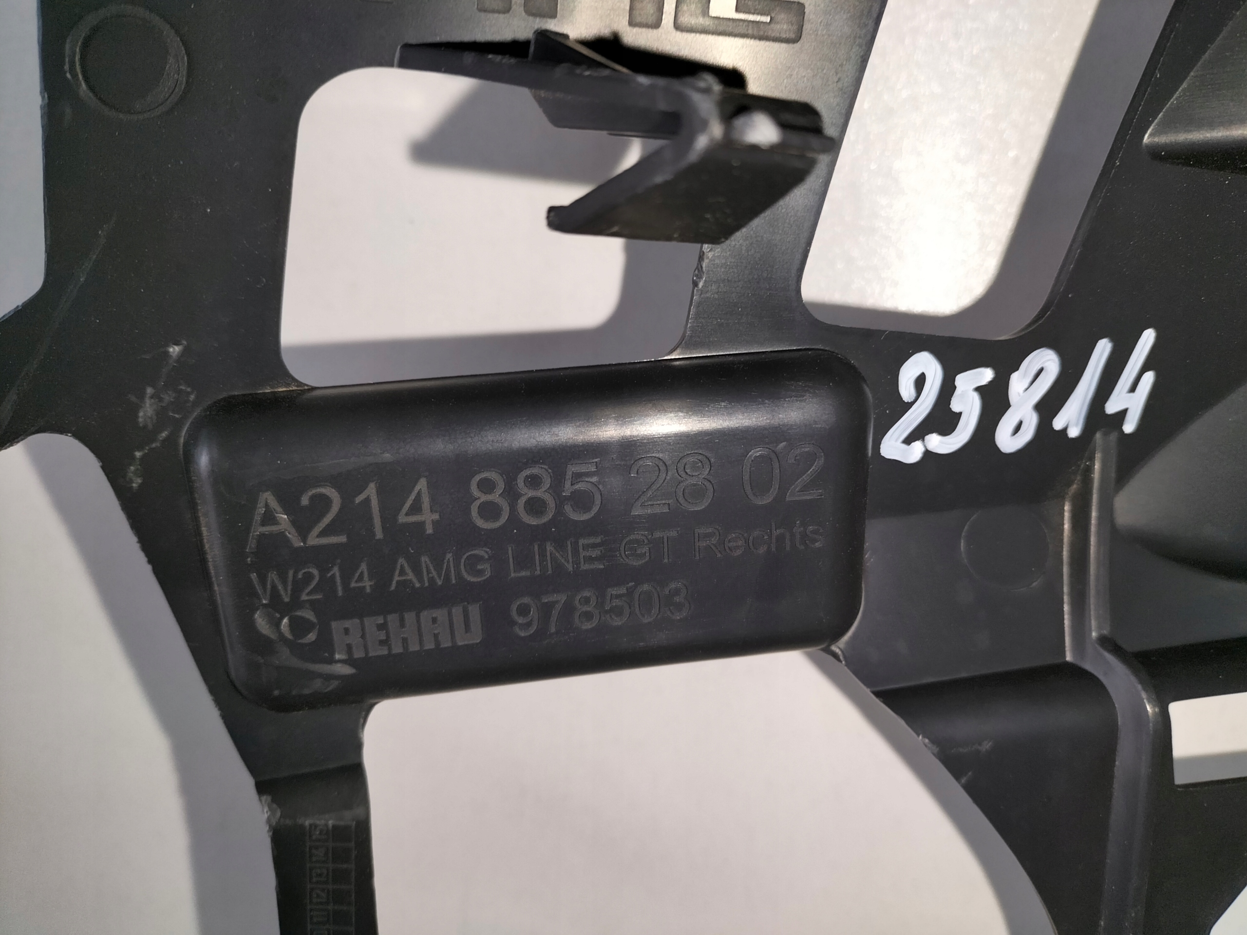 PRAVÝ PREDNÝ DRŽIAK MERCEDES E KLASA W214 22- AMG GT