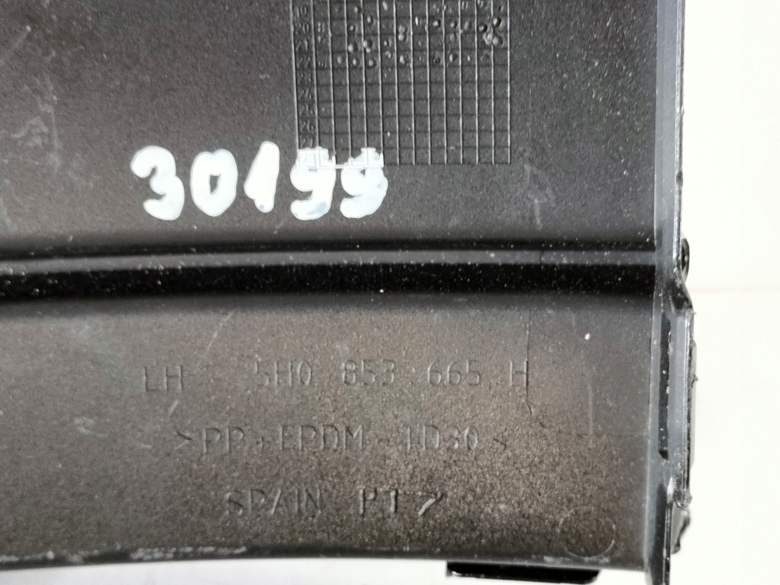 LAVA LISTA MRIEZKA VW GOLF 8 VIII 20- R-LINE
