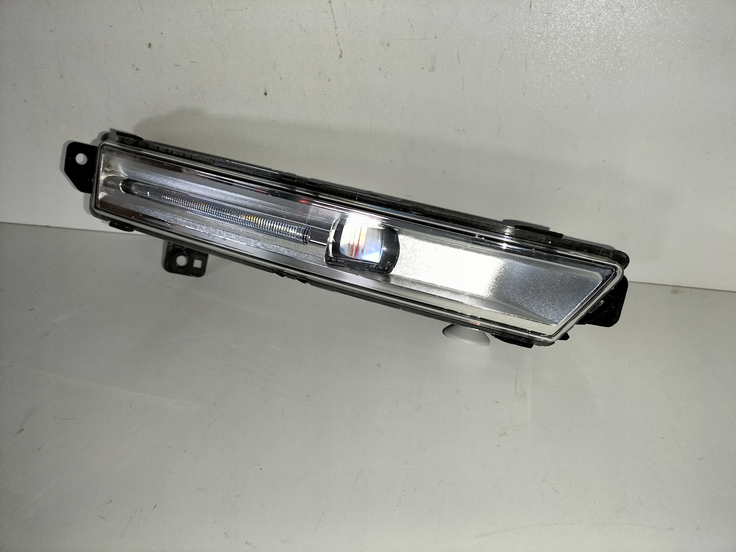 PRAVA HMLOVKA JAGUAR F-PACE 16- LED