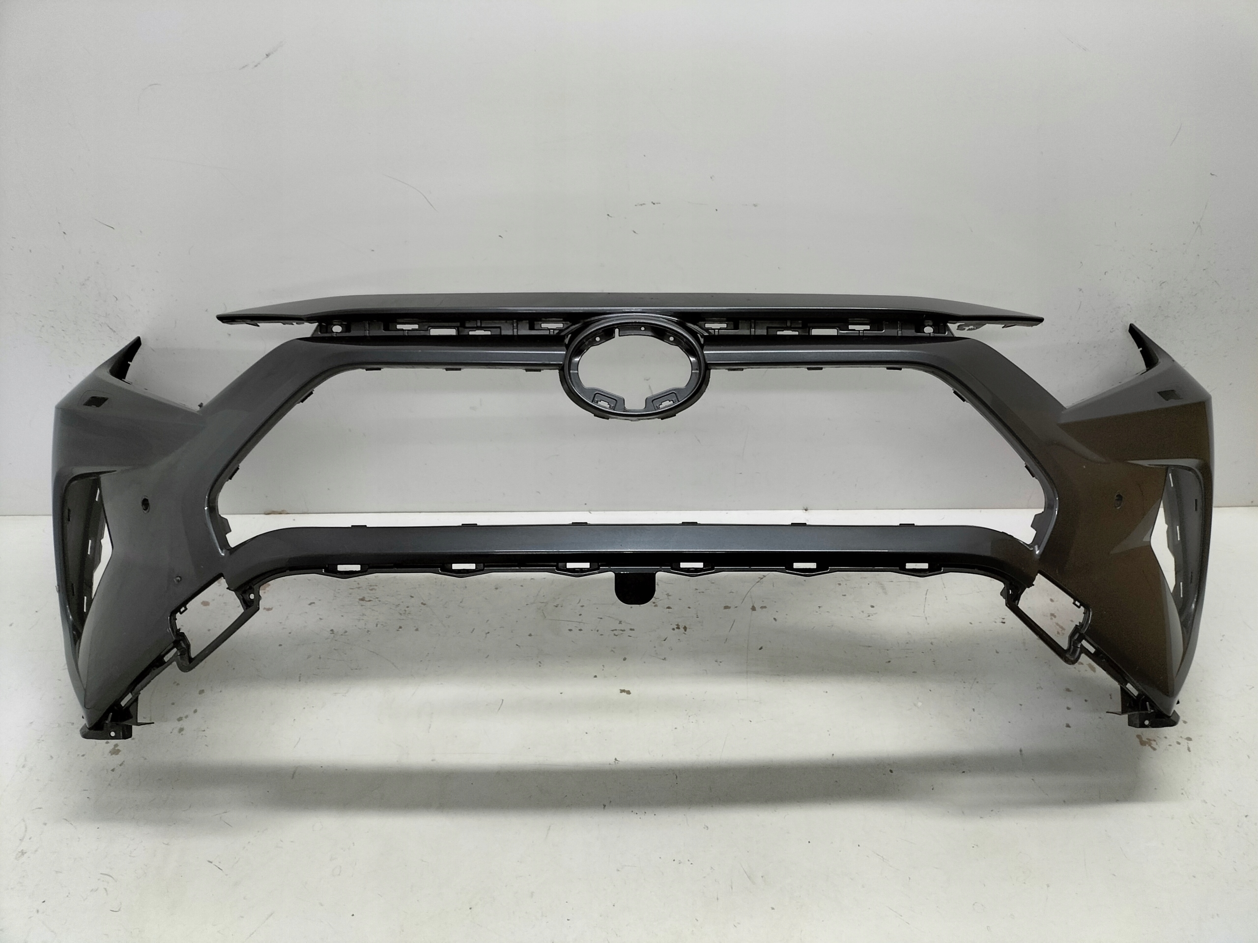 PREDNÝ NÁRAZNÍK TOYOTA RAV4 RAV-4 V 18-