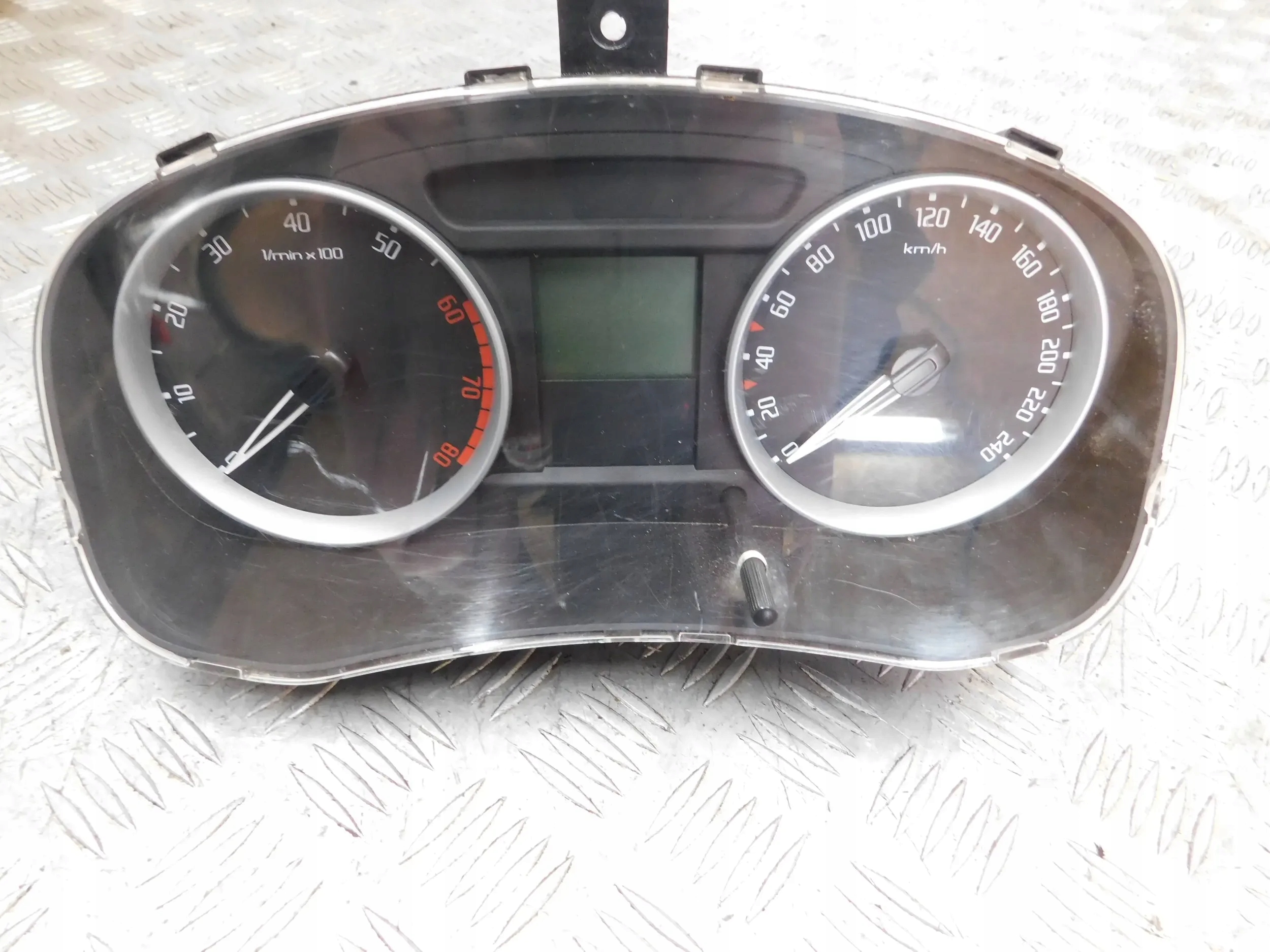 TACHOMETER BUDIKY 5J0920810B FABIA II ROOMSTER 1.4 16V