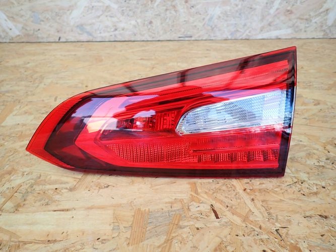 MERCEDES W247 247 B-KLASA LED PRAVE ZADNE SVETLO V KAPOTE A2479066400