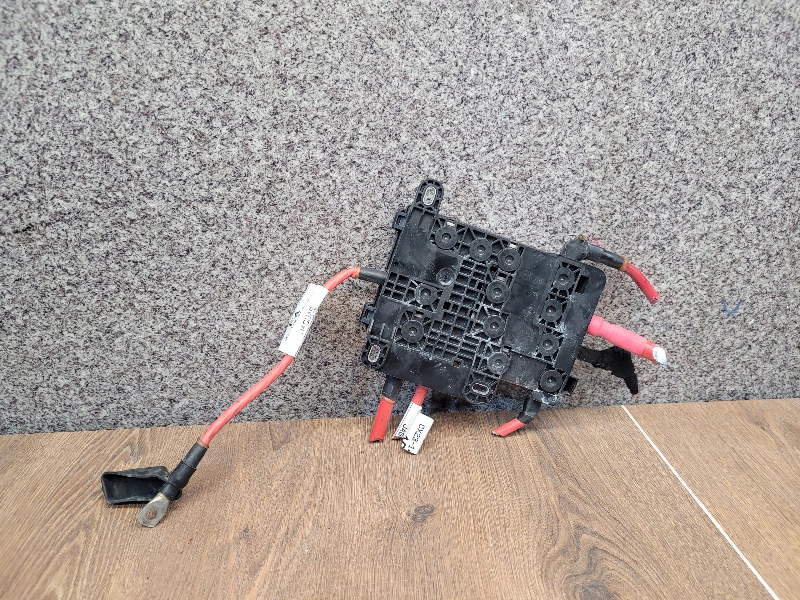 JAGUAR XF LIFT X250 POISTKOVA SKRINKA DX23-14A067-DB