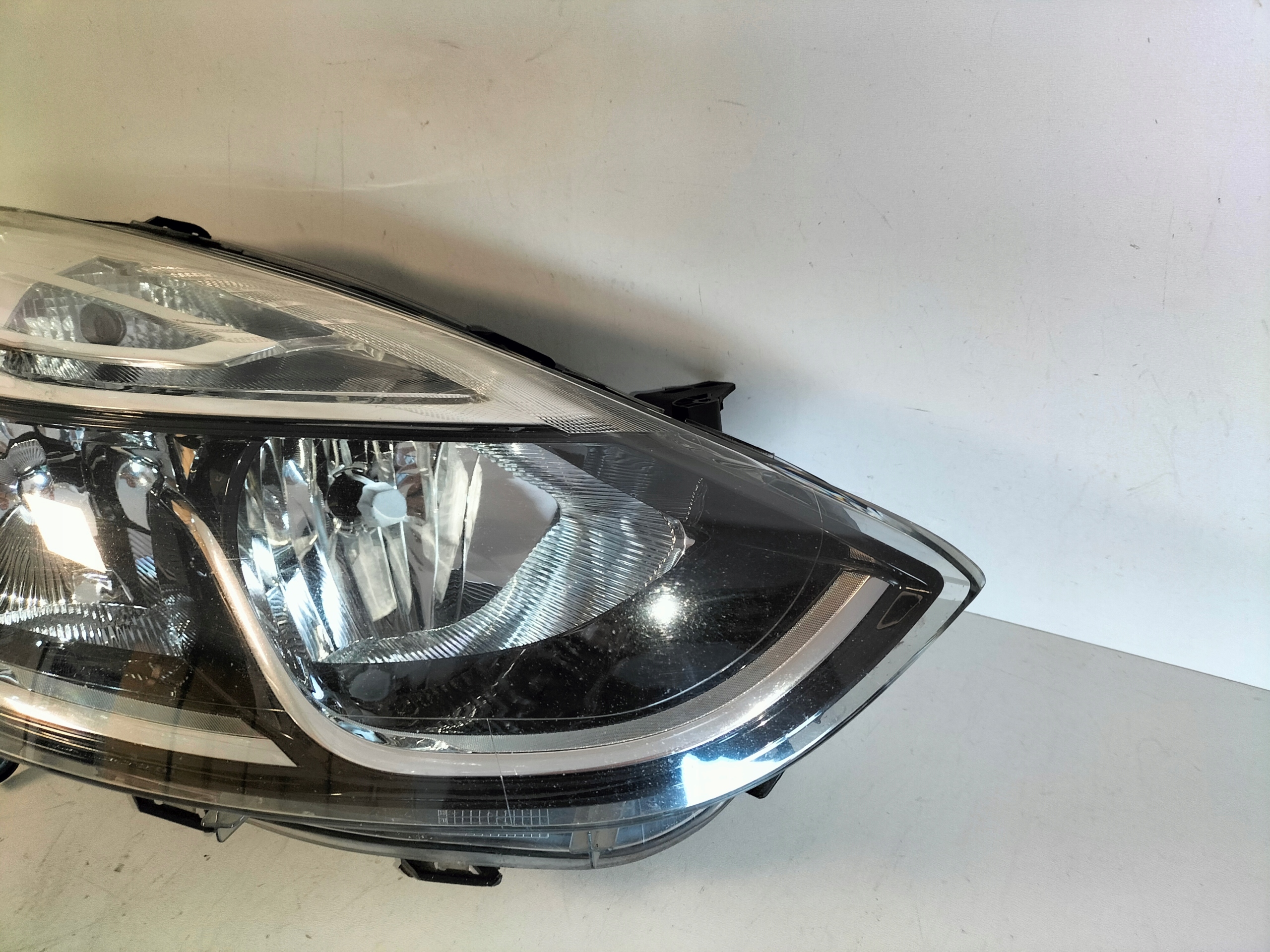 PRAVE PREDNE SVETLO RENAULT CLIO 4 IV LIFT 16-19