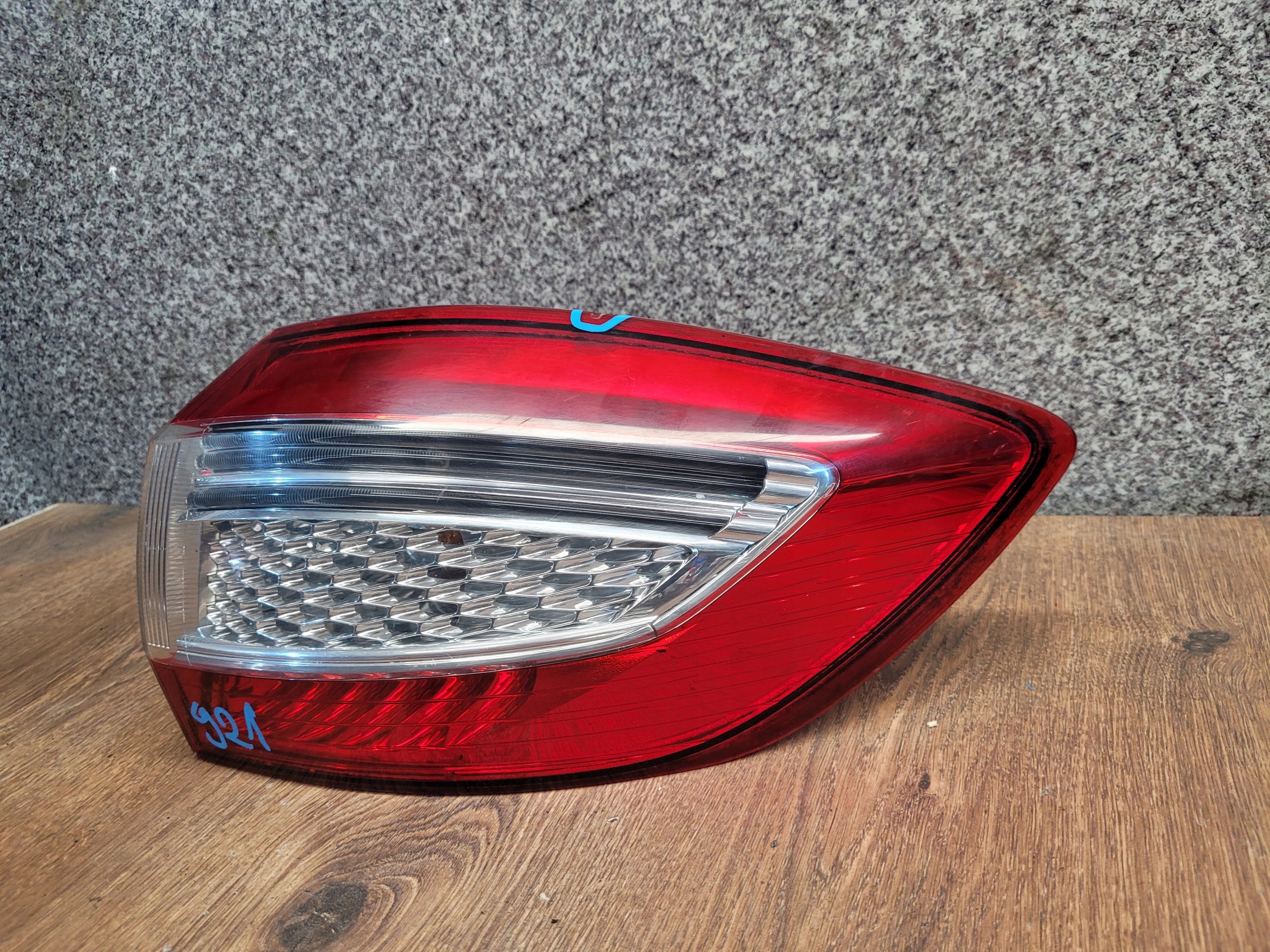 FORD MONDEO MK4 LIFT KOMBI PRAVÉ ZADNÉ SVETLO BS71-13404-BD