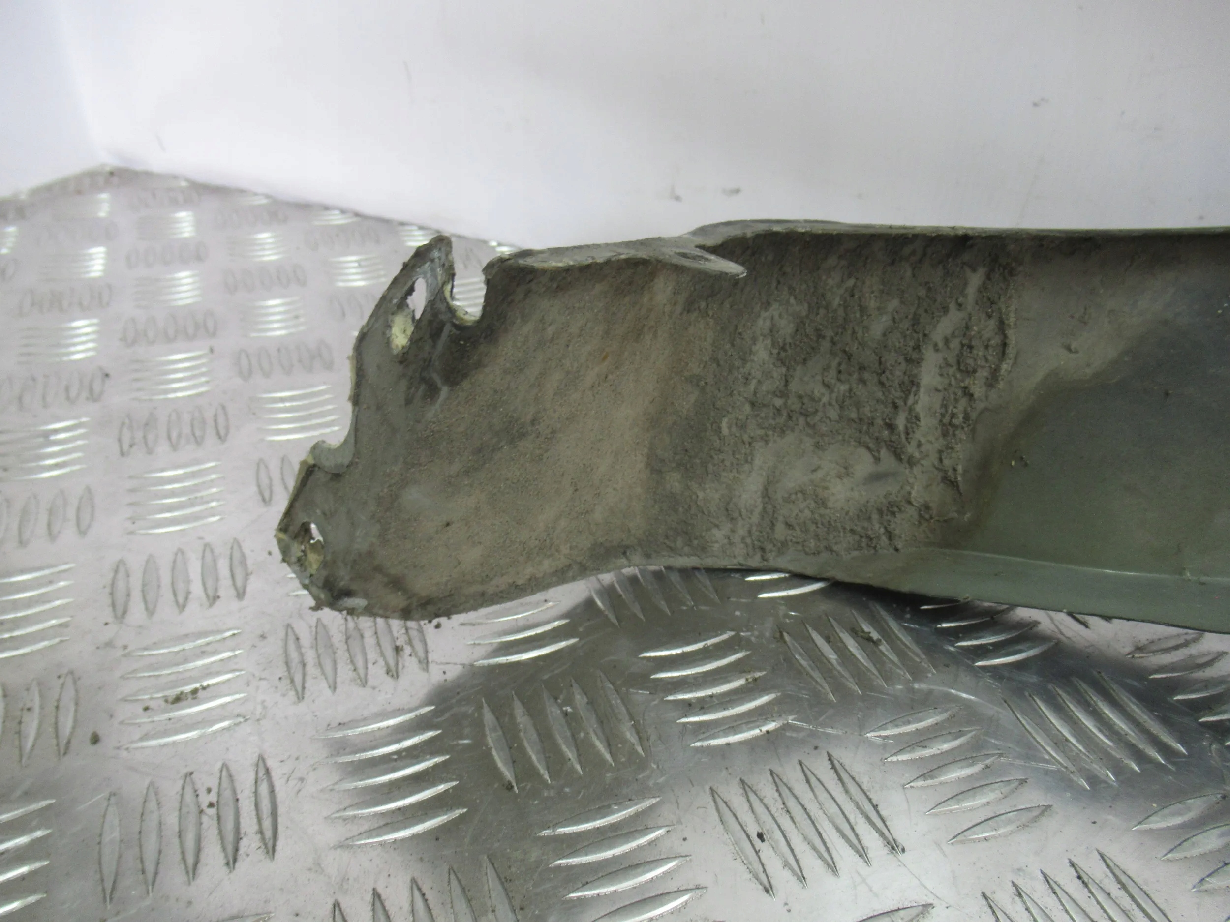 BLATNIK PREDNÝ PRAVY OPEL CORSA D