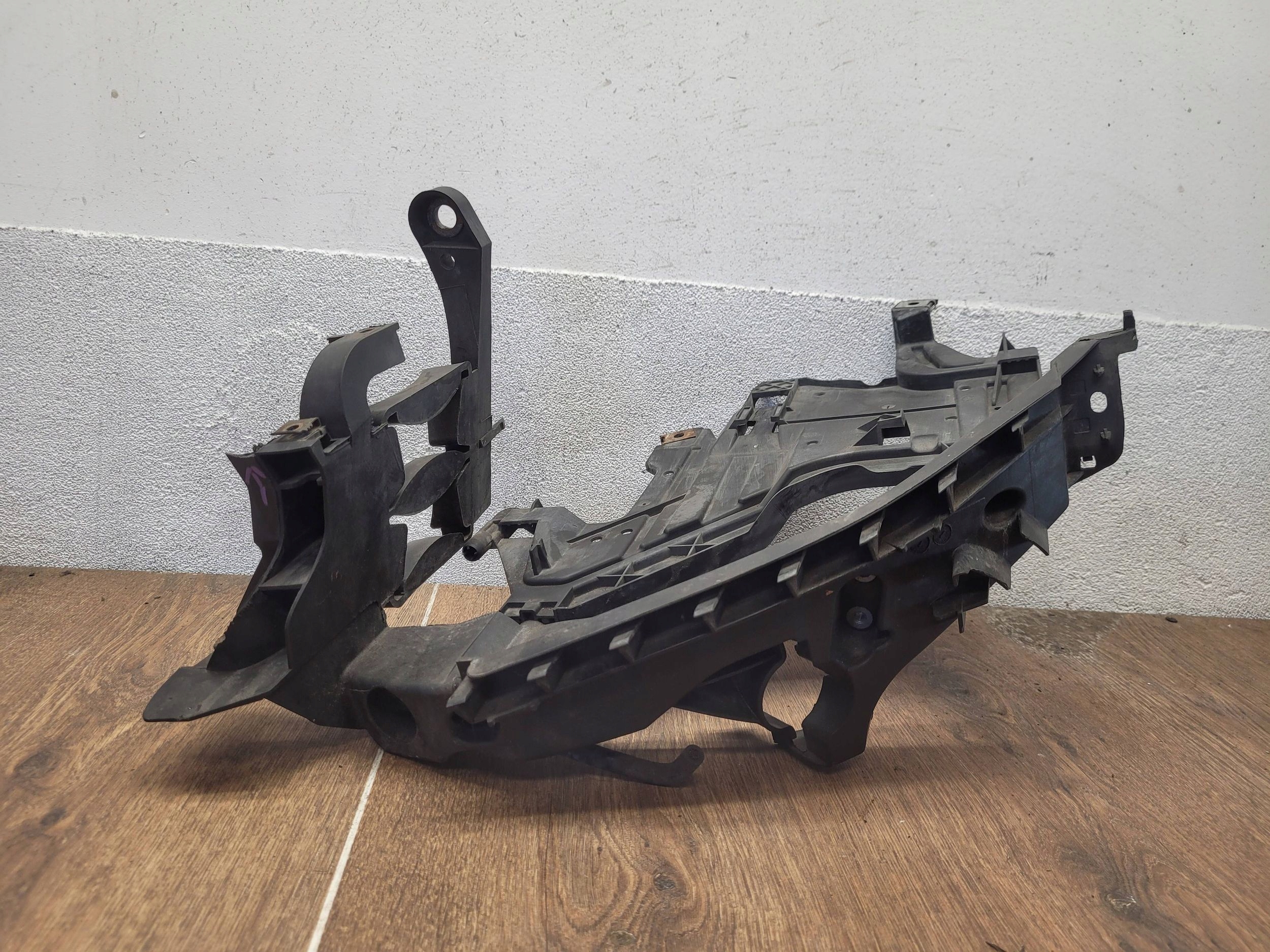 Audi A4 S4 B8 8K 08-011 8K0805607A DRŽIAK POD SVETLO  LAVY