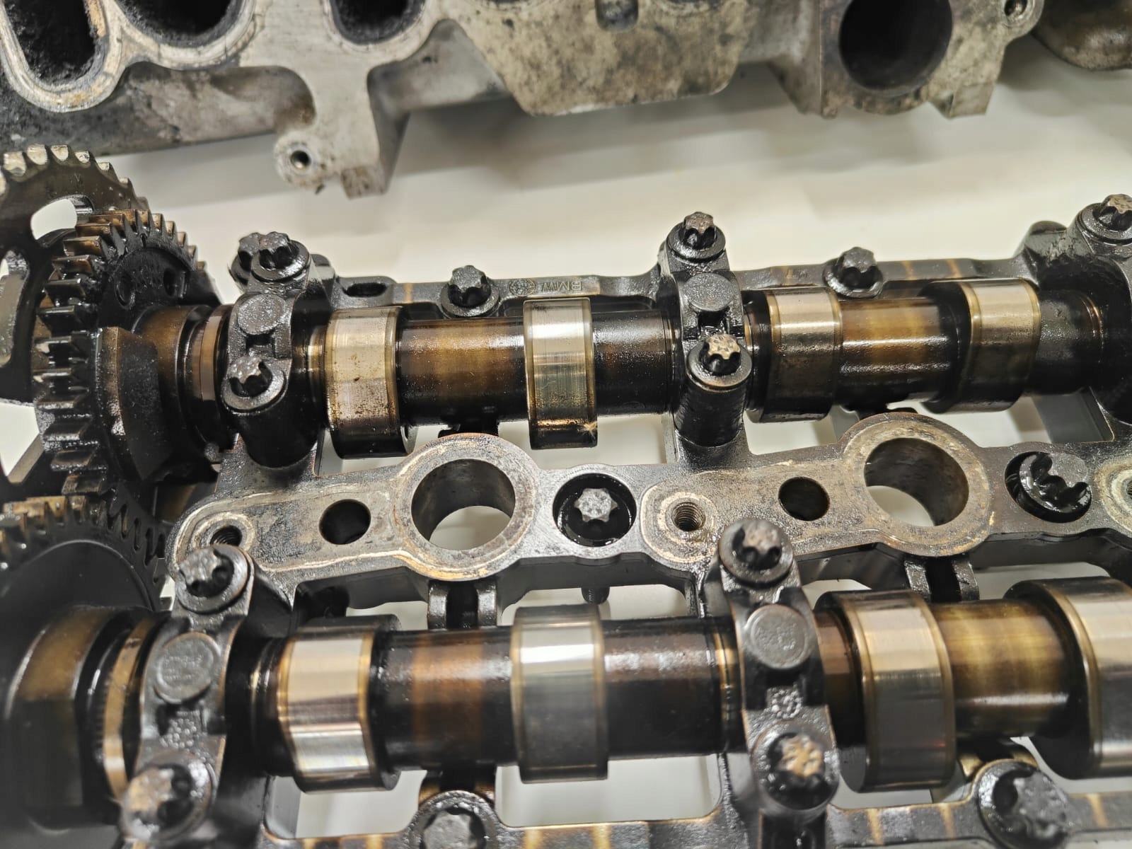 BMW e60 e90 e87 N47D20A 7797678 HLAVA KOMPLET VAČKY VENTILY